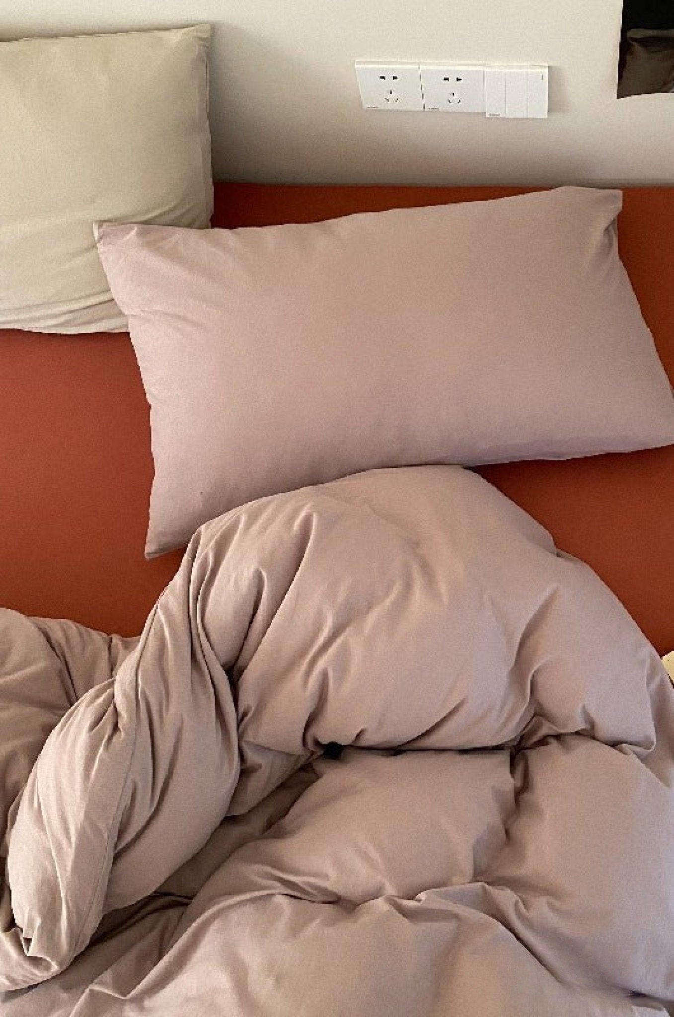 Aldermoor Colorblock Jersey Bedding Set - room scene