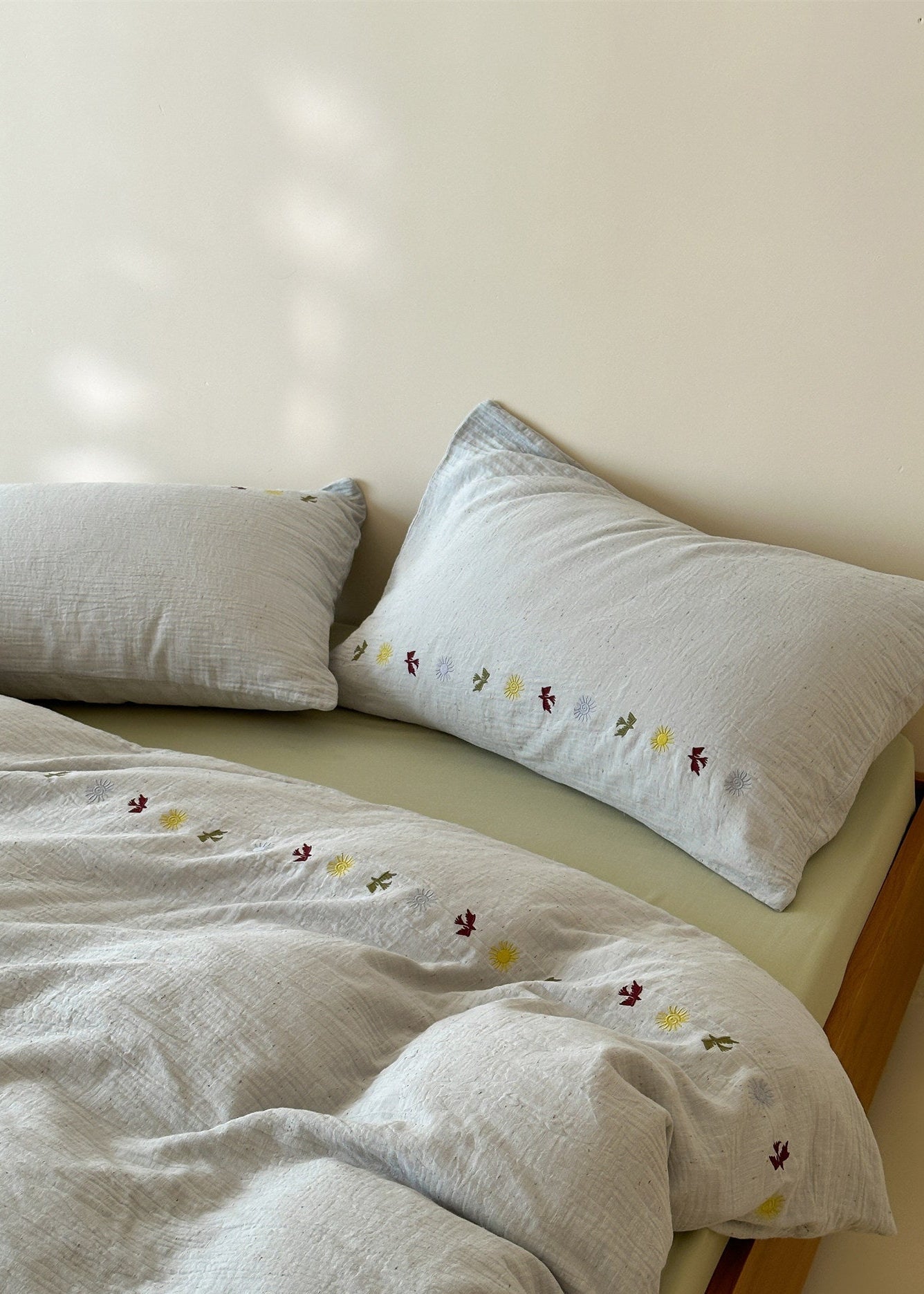 Marisol Embroidered Double Gauze Bedding Set - room scene