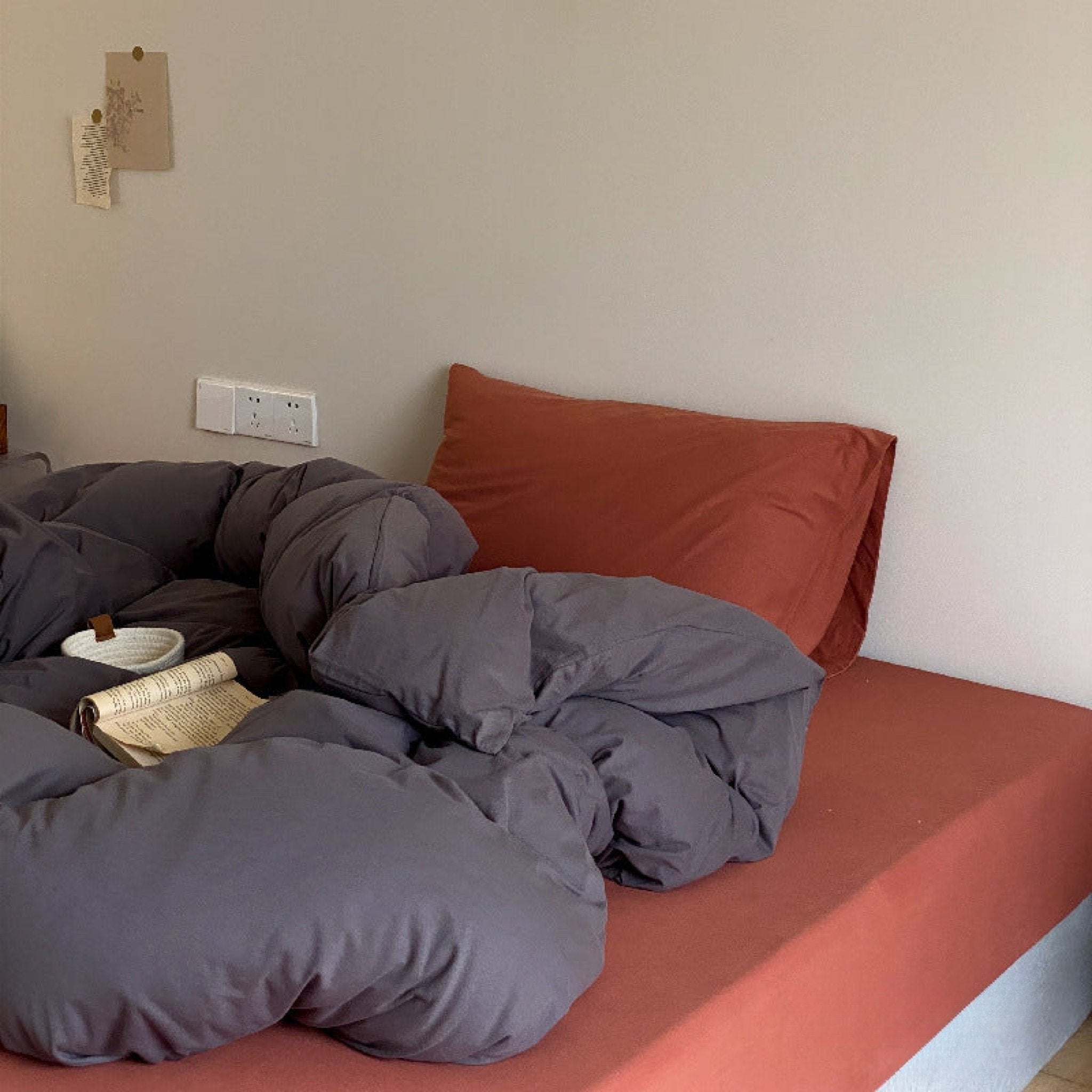 Aldermoor Colorblock Jersey Bedding Set - room scene