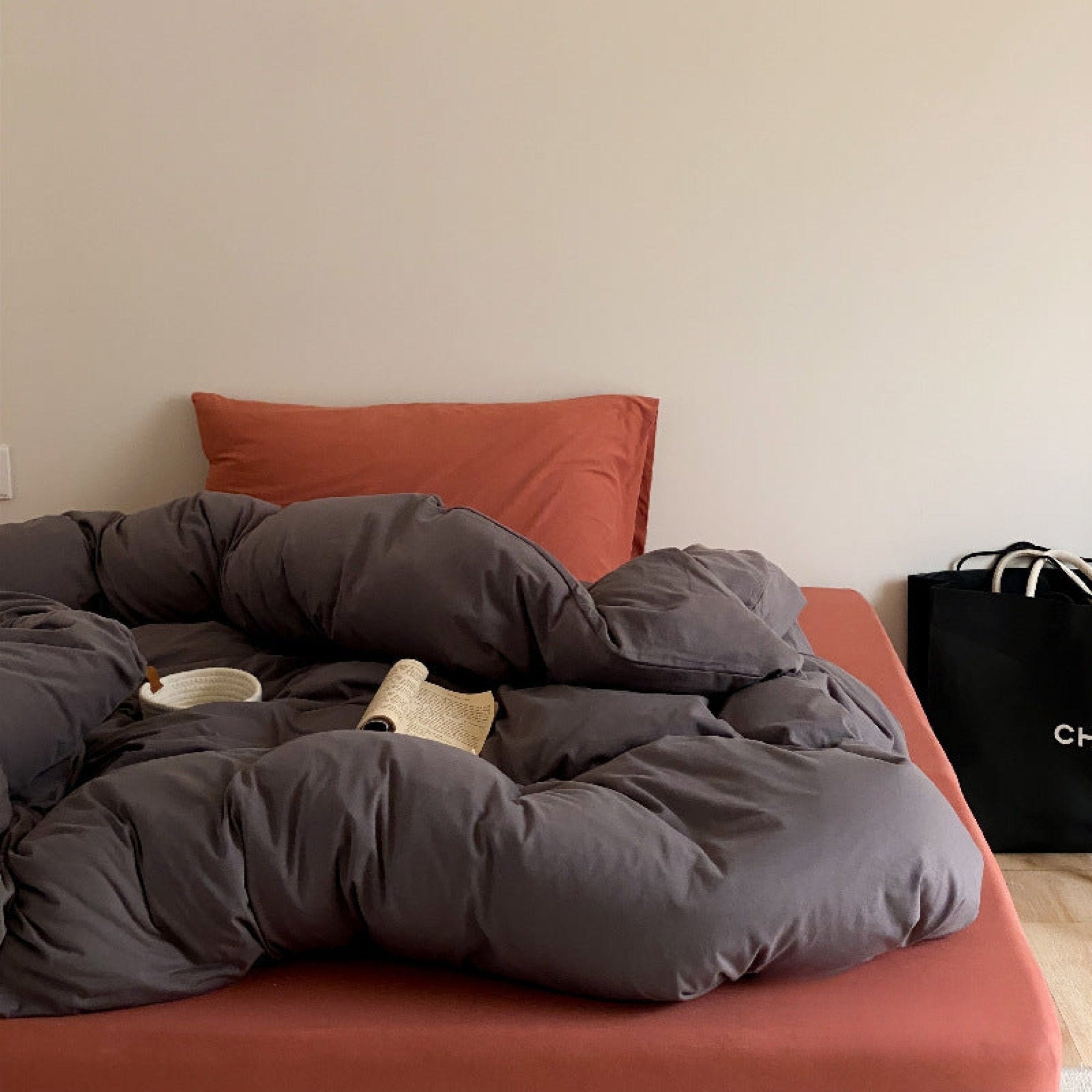 Aldermoor Colorblock Jersey Bedding Set - room scene