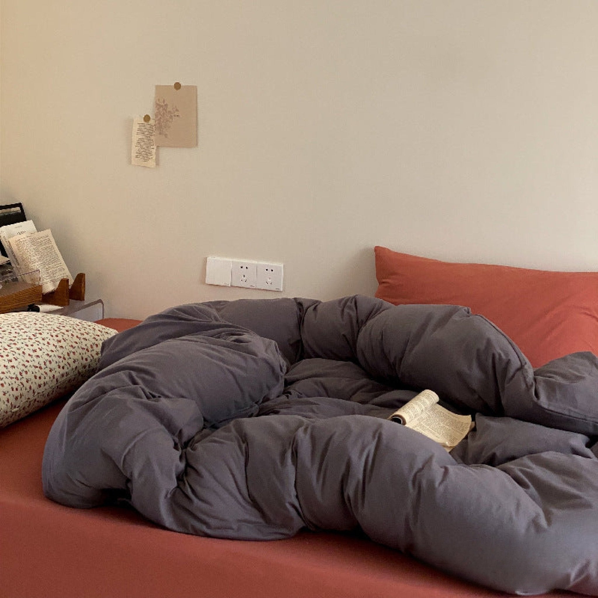 Aldermoor Colorblock Jersey Bedding Set - room scene