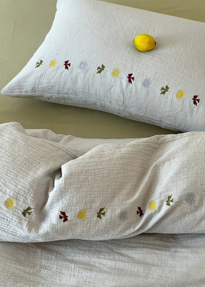 Marisol Embroidered Double Gauze Bedding Set - room scene