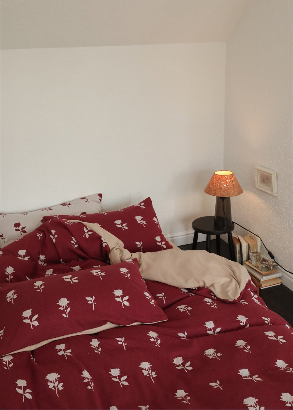 Marlise Floral Jacquard Cotton Bedding Set - room scene