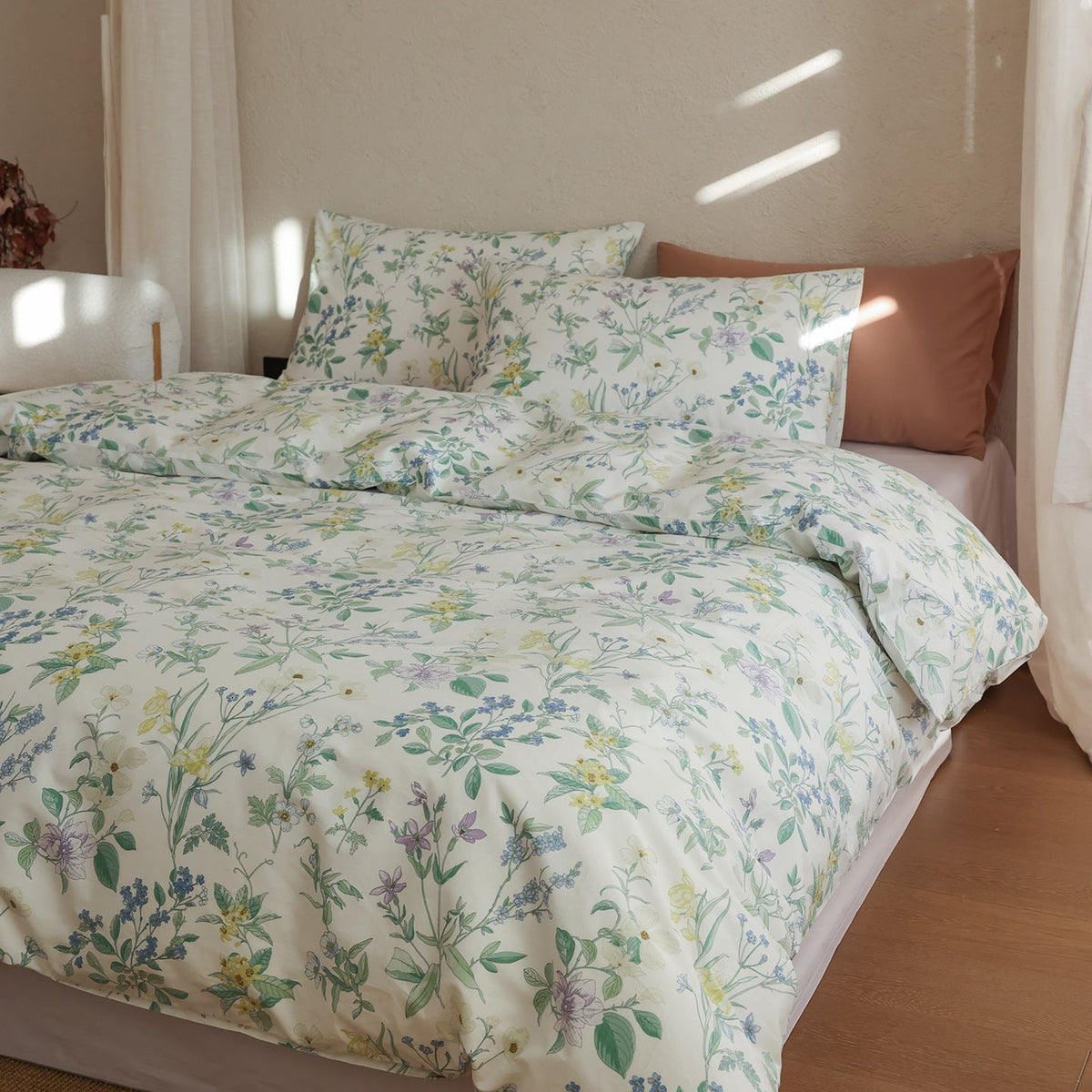 Verbena Botanical Cotton Bedding Set – green stems and yellow wildflowers across a sunlit bed - Roomden