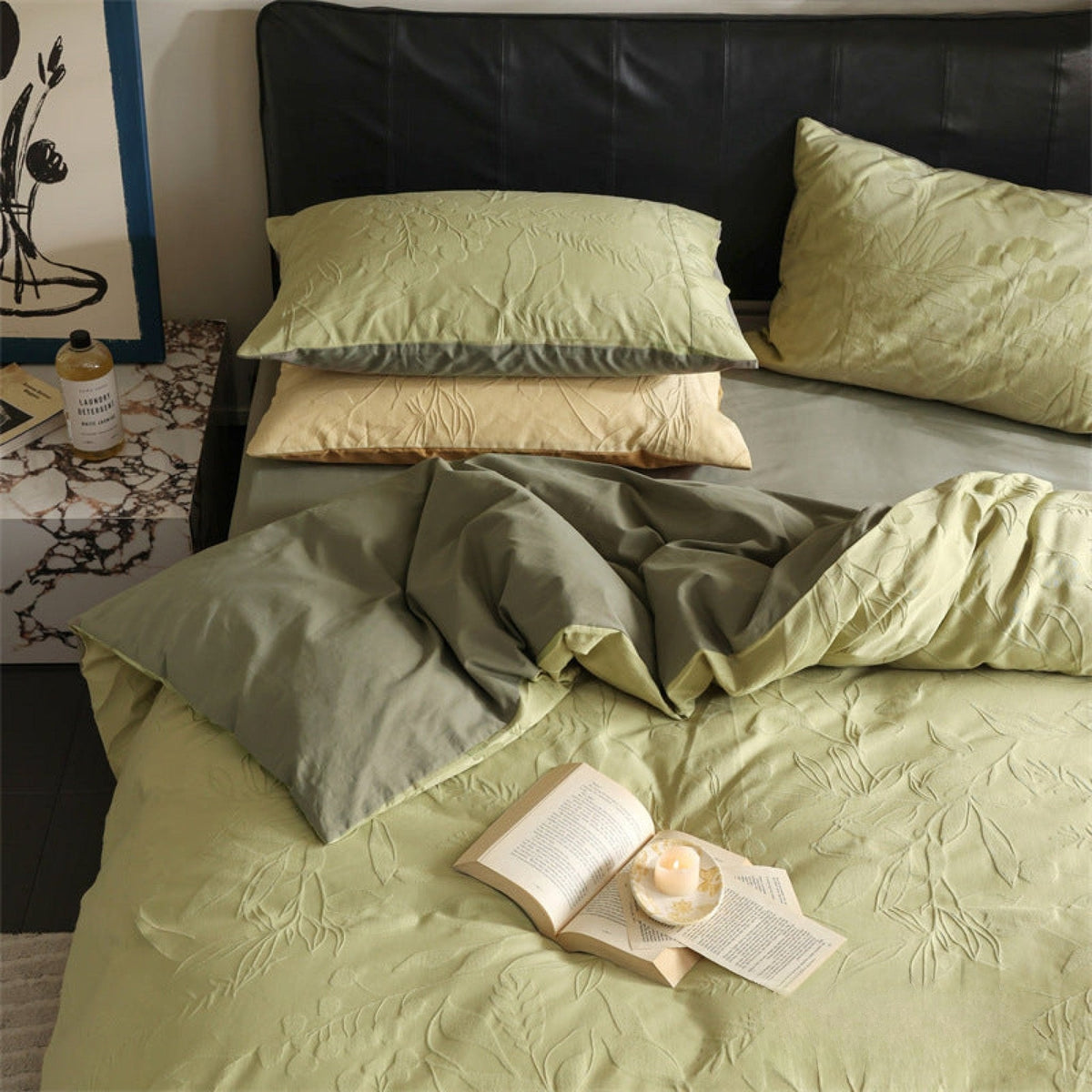 Brushed cotton jacquard bedding set – Pistachio Leaf, close view of jacquard fabric and pillows - Roomden