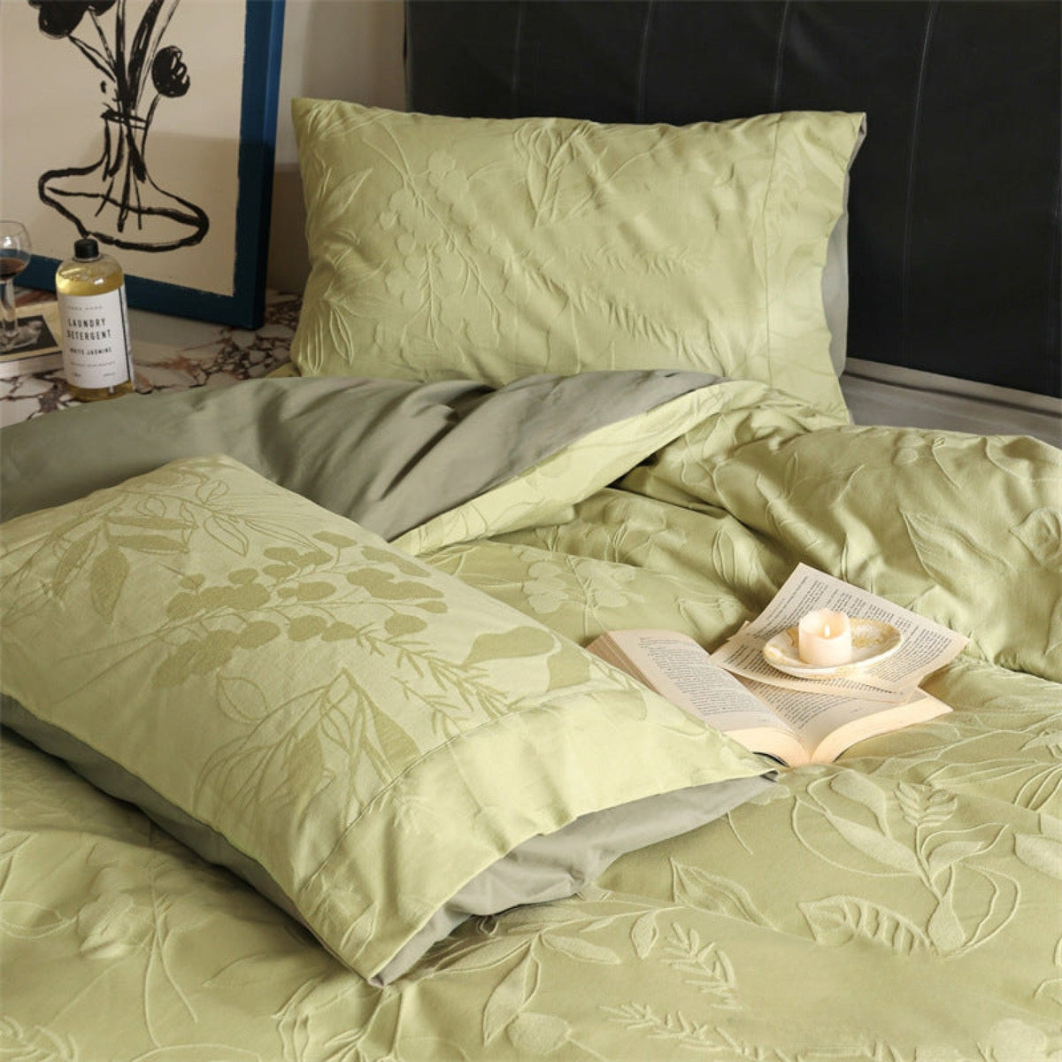 Brushed cotton jacquard bedding set – Pistachio Leaf, close view of jacquard fabric and pillows - Roomden