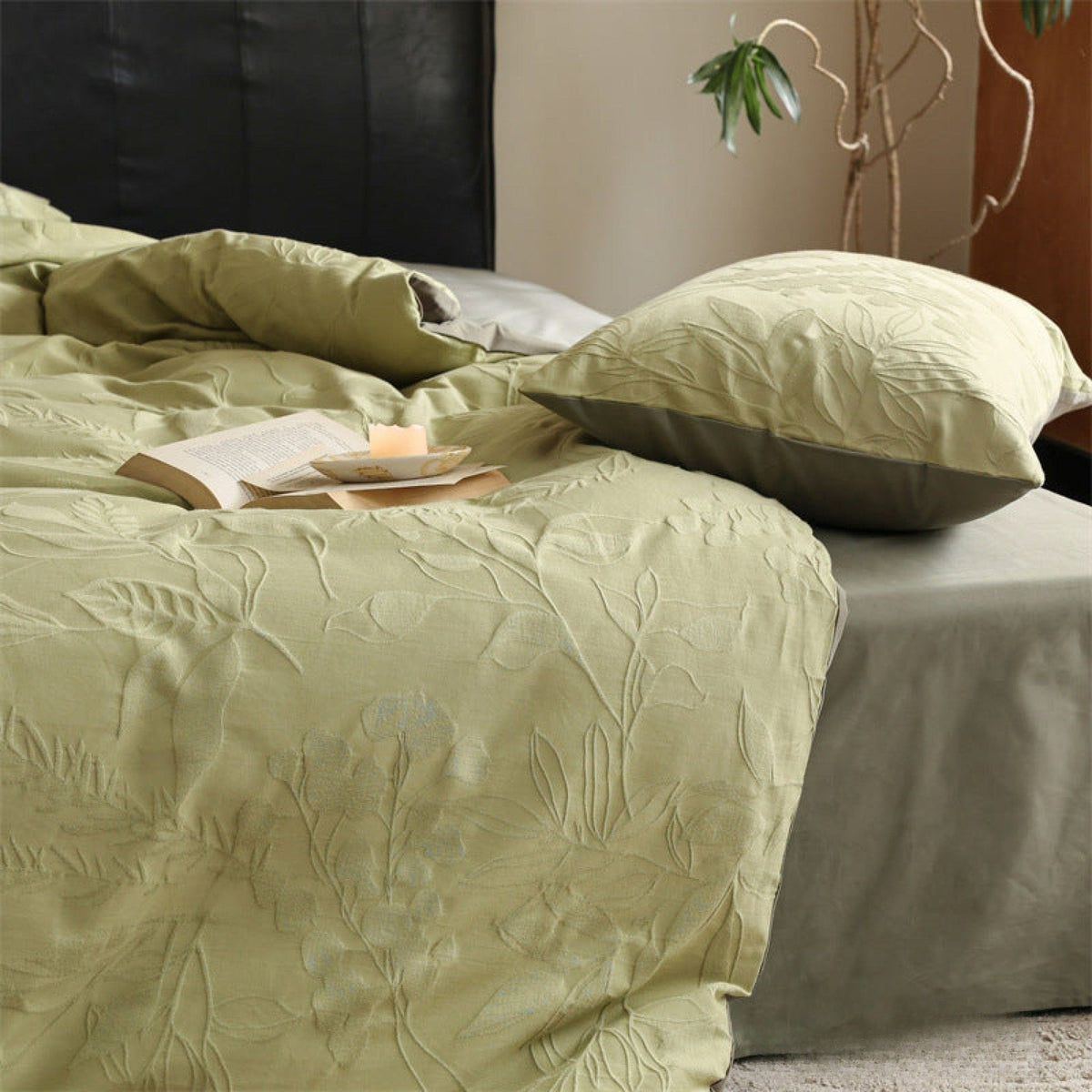 Brushed cotton jacquard bedding set – Pistachio Leaf, close view of jacquard fabric and pillows - Roomden