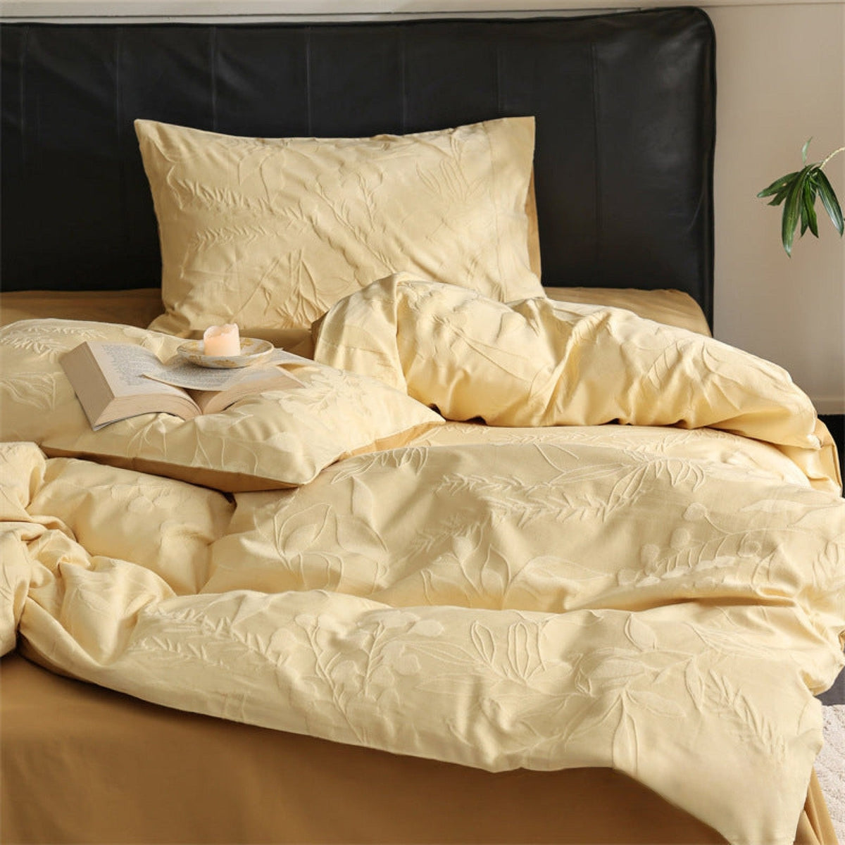 Brushed cotton jacquard bedding set – Butter Yellow Leaf, close view of jacquard fabric and pillows - Roomden