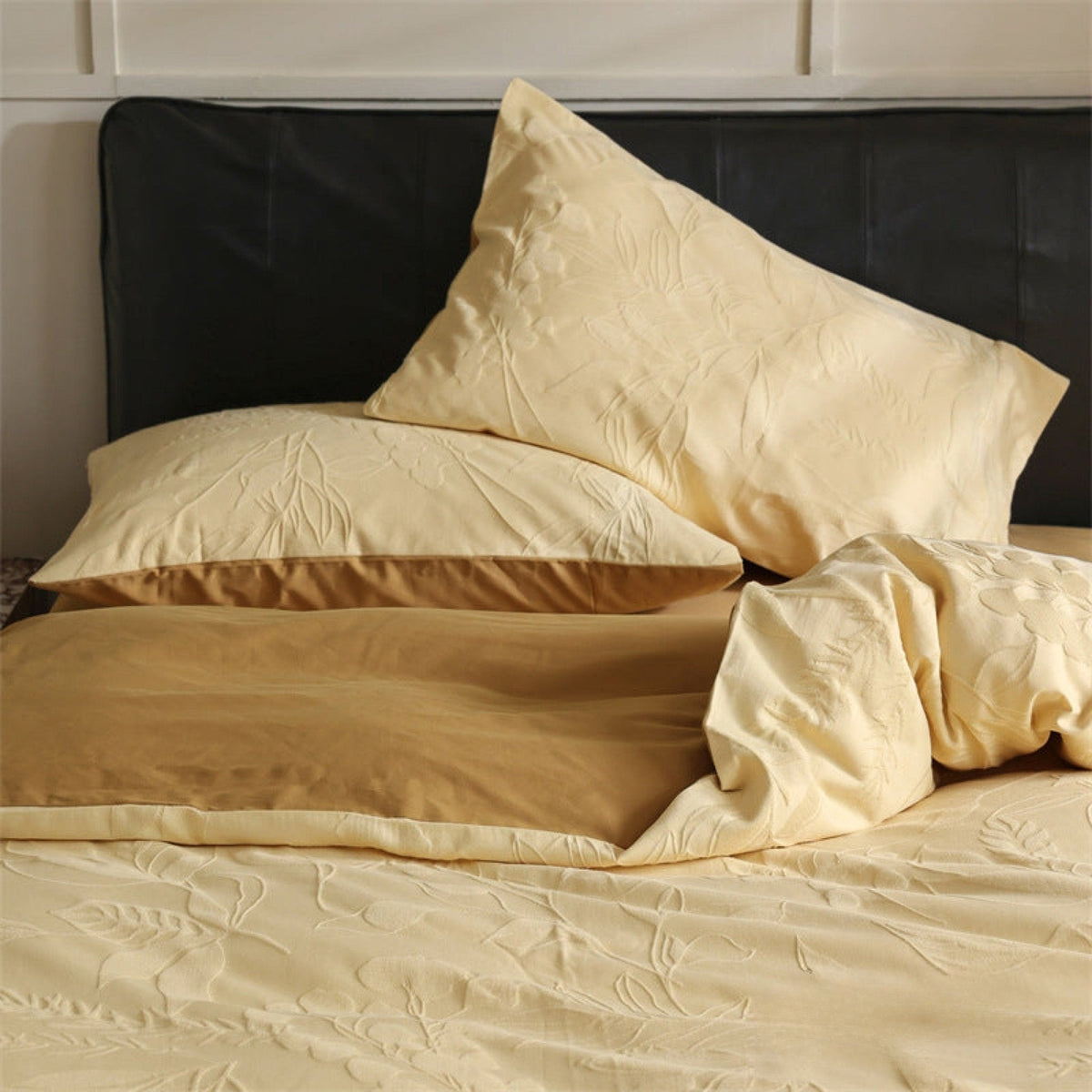 Brushed cotton jacquard bedding set – Butter Yellow Leaf, close view of jacquard fabric and pillows - Roomden