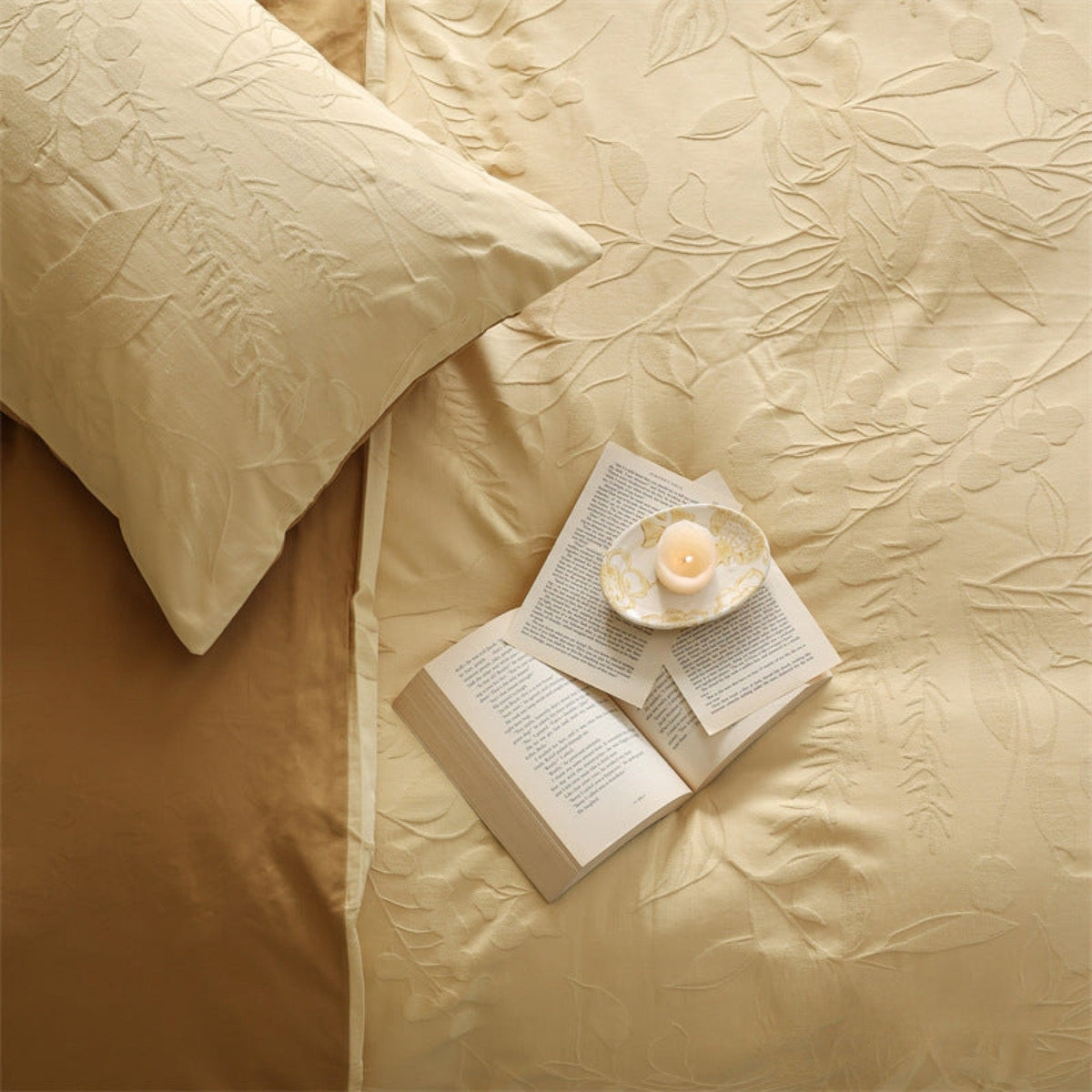 Brushed cotton jacquard bedding set – Butter Yellow Leaf, close view of jacquard fabric and pillows - Roomden