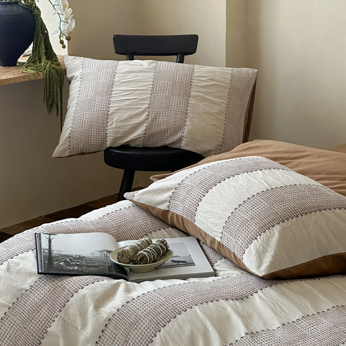 Solmere Striped Waffle-Weave Cotton Bedding Set – khaki stripe close view of alternating woven bands - Roomden