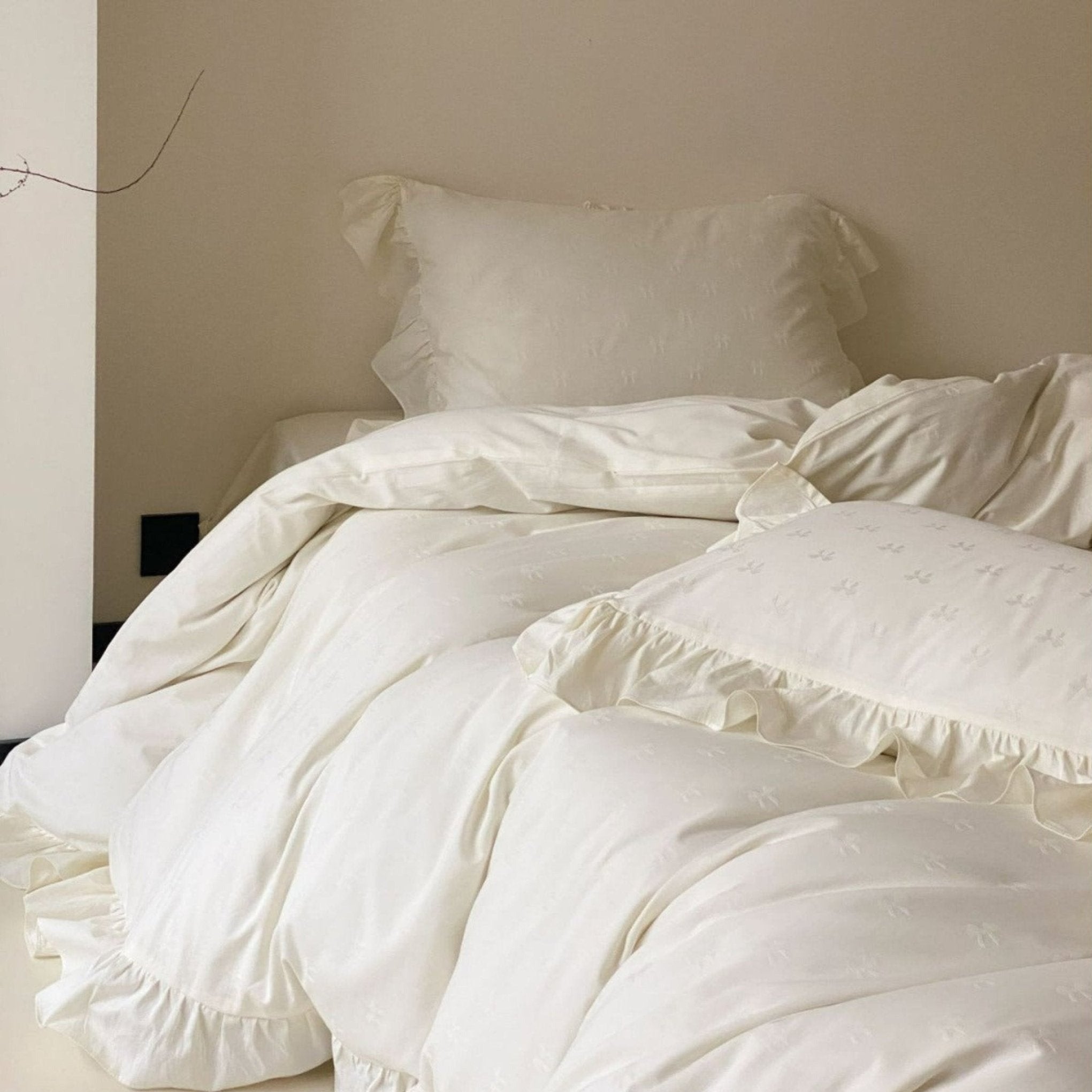 Isolde Ruffle Long-Staple Cotton Bedding Set - Ivory Cream