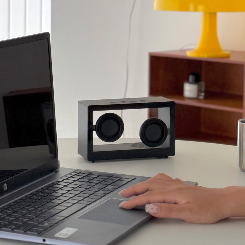 Floating-Driver Clear Acrylic Bluetooth Desk Speaker