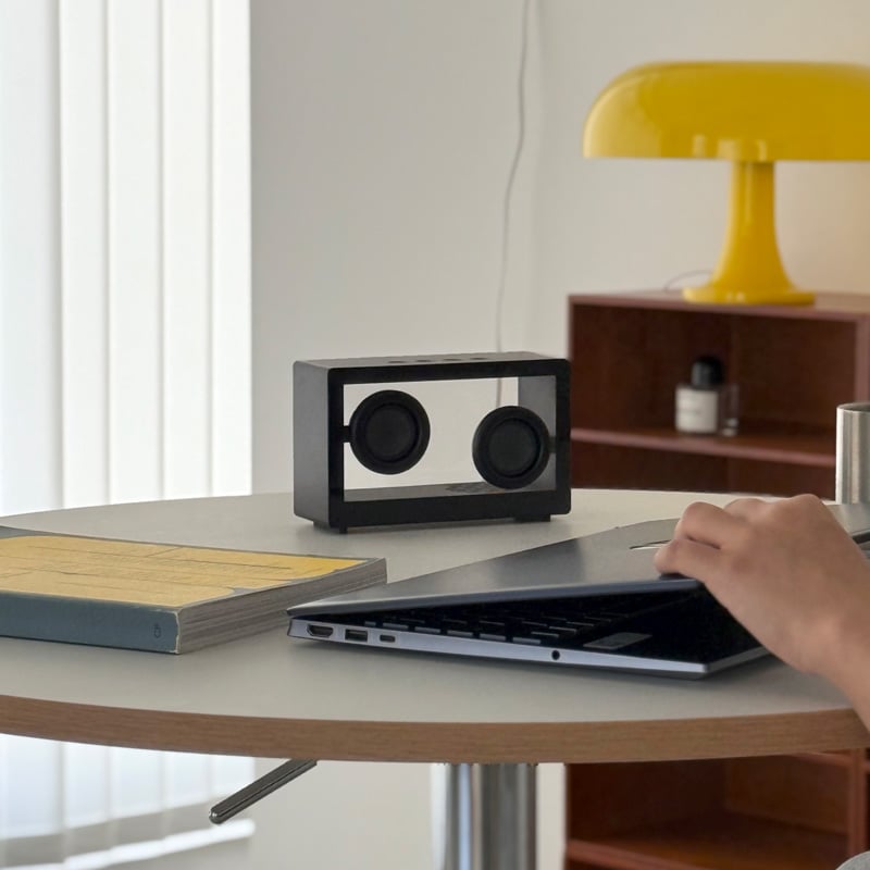 Floating-Driver Clear Acrylic Bluetooth Desk Speaker