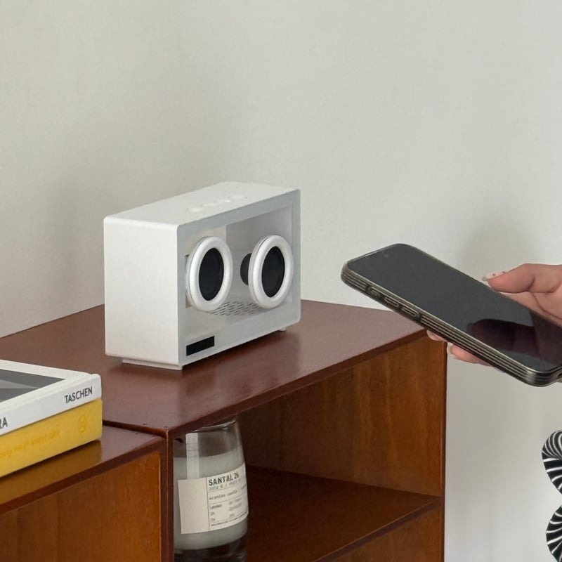 Floating-Driver Clear Acrylic Bluetooth Desk Speaker