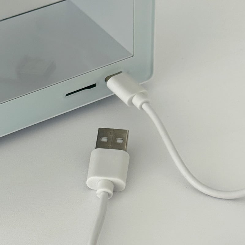 Floating-Driver Clear Acrylic Bluetooth Desk Speaker