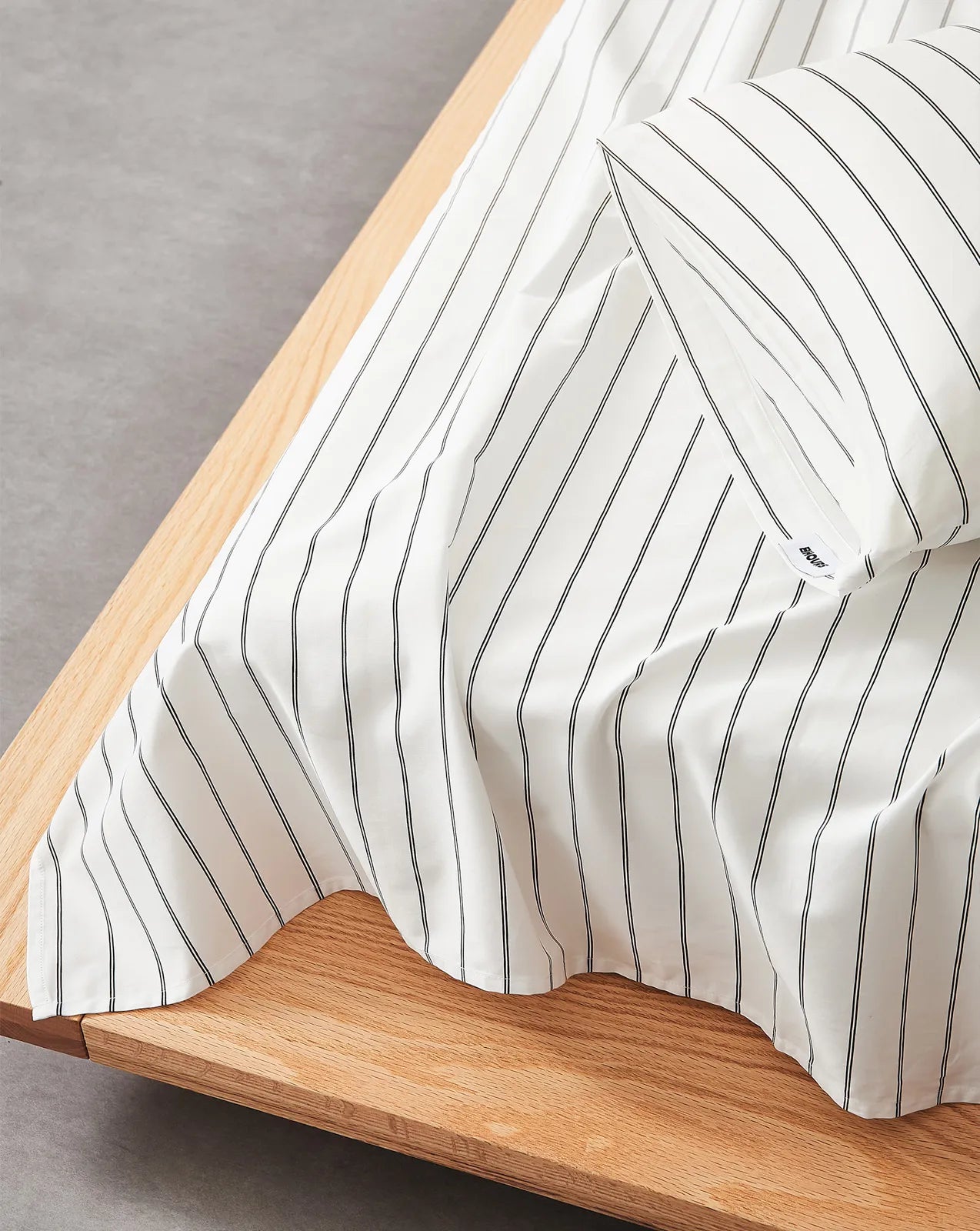 Striped cotton sheet set in a minimalist modern style – RoomDen