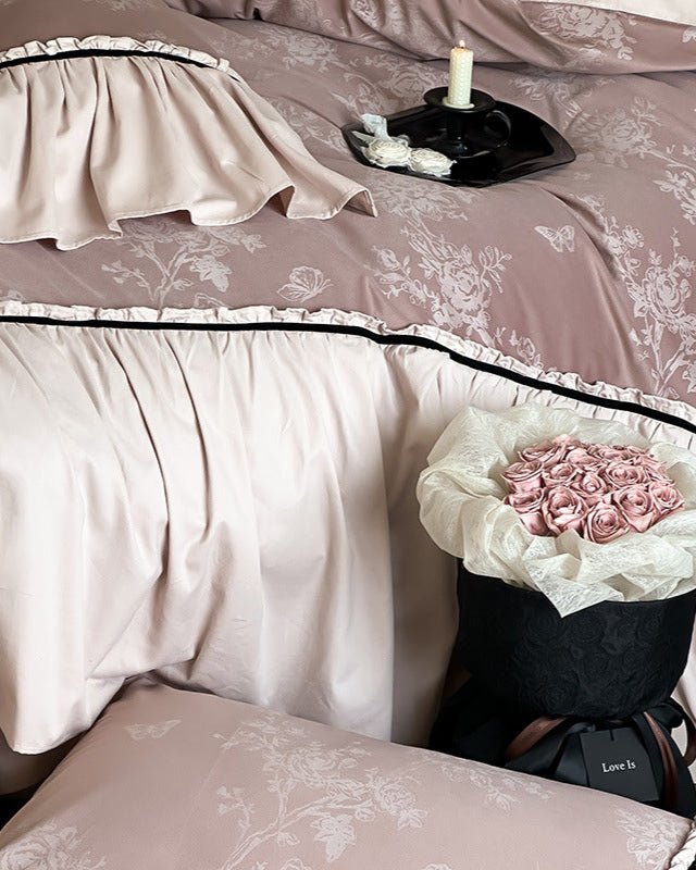 Verlaine Noir Jacquard Cotton Bedding Set - room scene