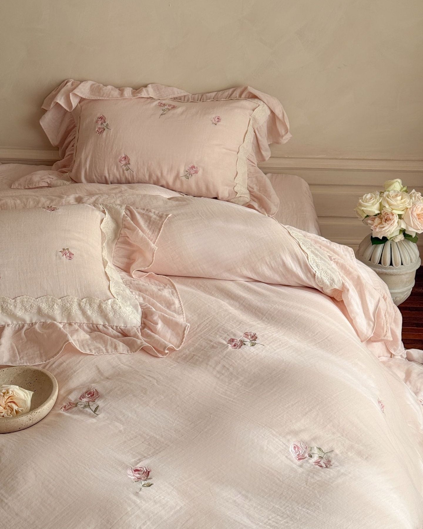 Fleuret Ruffle Lace Cotton Bedding Set - room scene