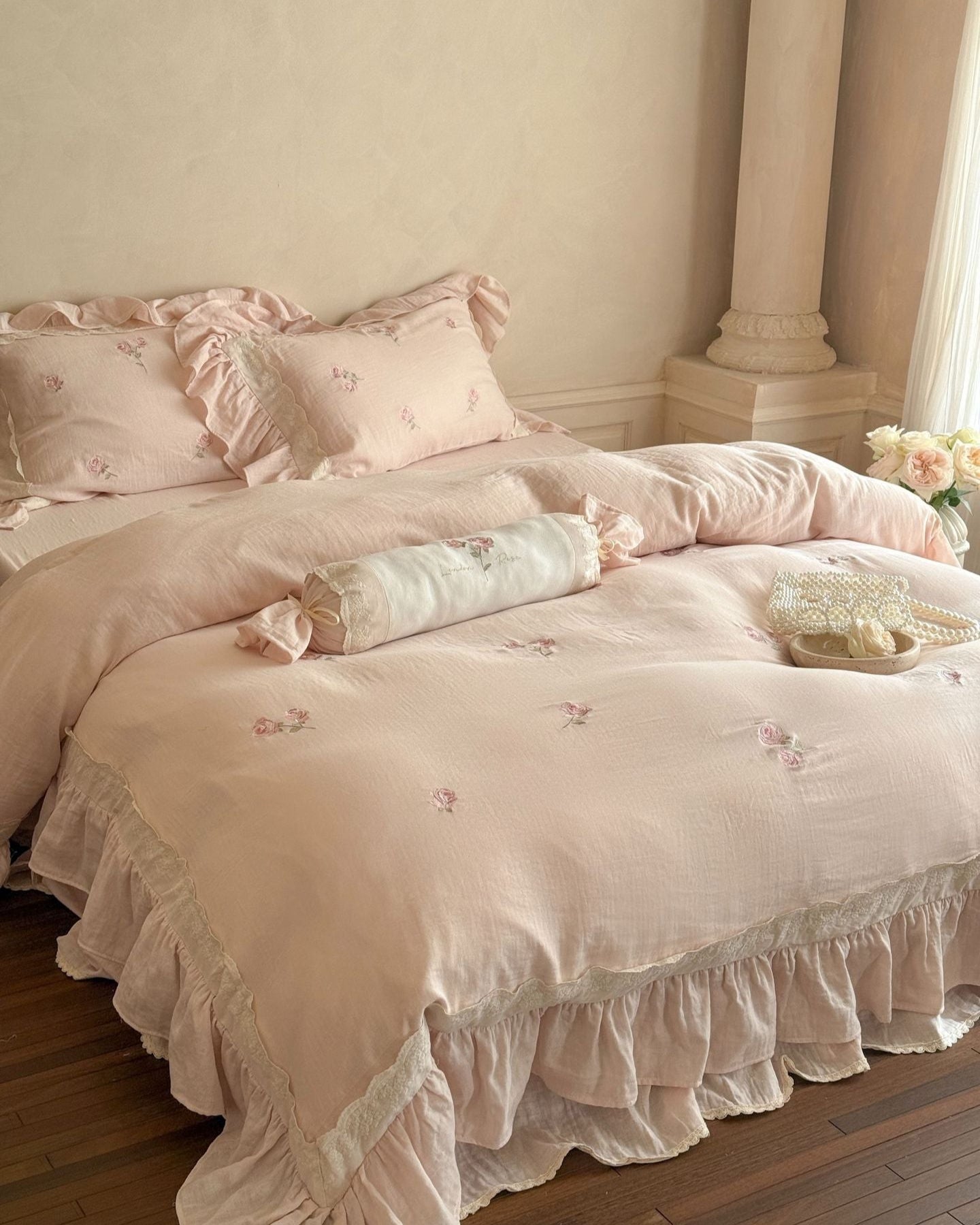 Fleuret Ruffle Lace Cotton Bedding Set - room scene