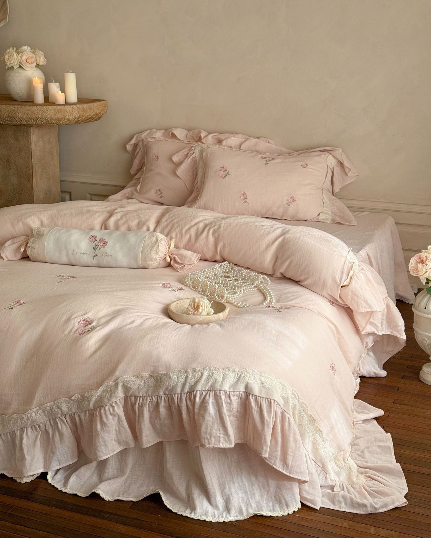 Fleuret Ruffle Lace Cotton Bedding Set - room scene