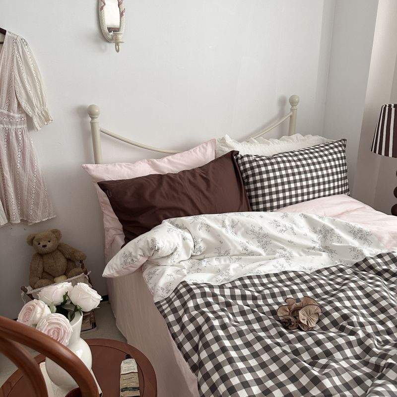 Perrine Gingham Washed Cotton Bedding Set - room scene