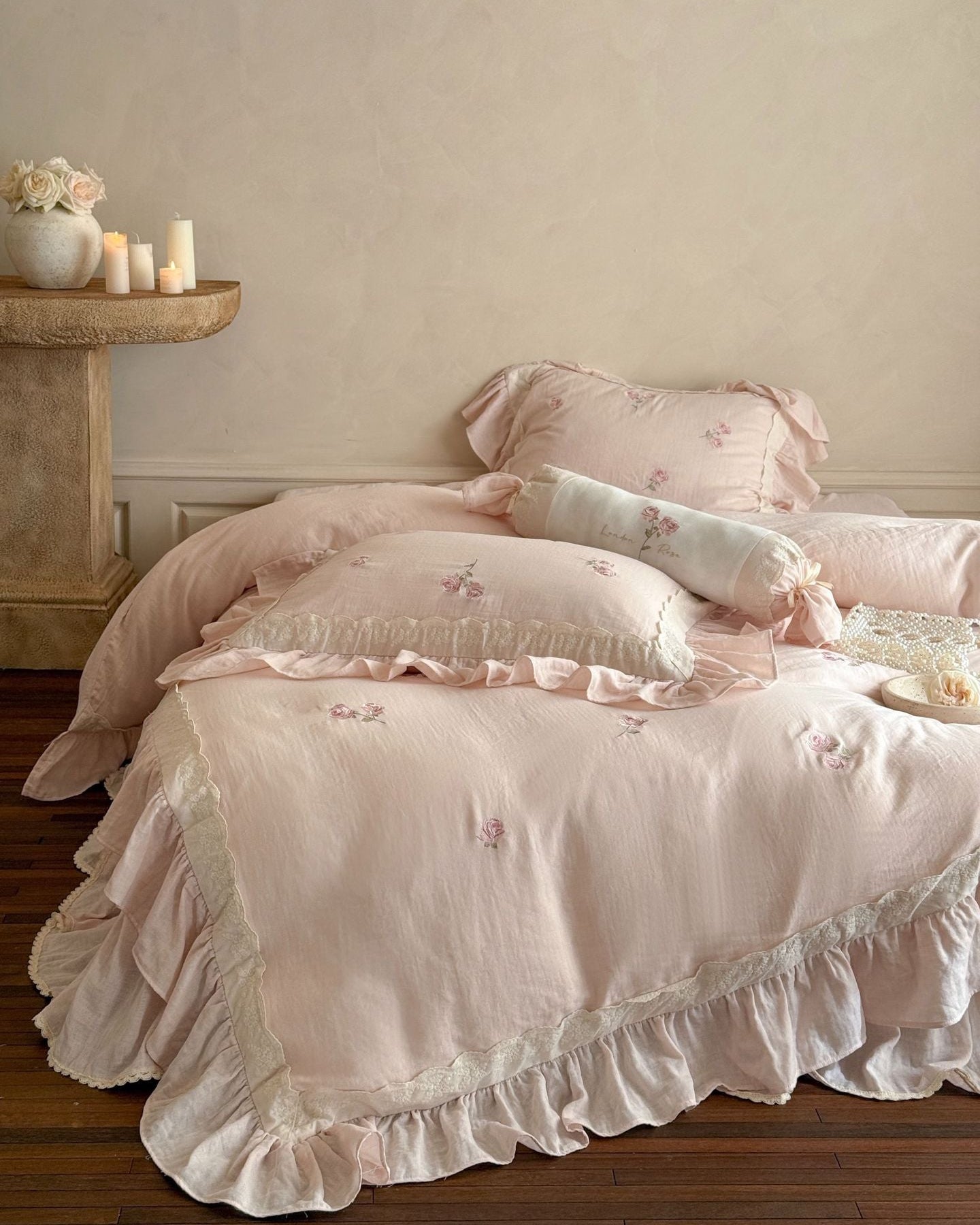 Fleuret Ruffle Lace Cotton Bedding Set - room scene