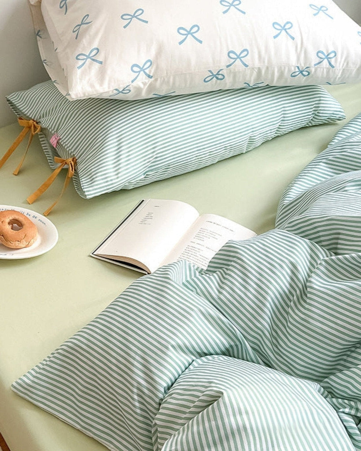 Bow striped cotton bedding set – Sage Green, striped fabric, ribbon ties and pillow detail - Roomden