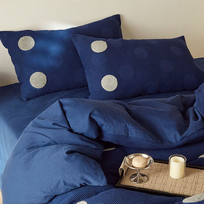Close-up of deep blue duvet cover and pillows with textured waffle cotton – RoomDen