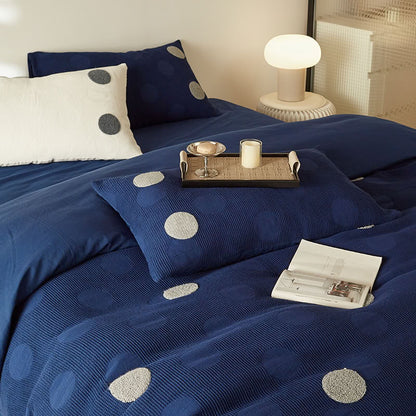 Deep blue bedding with polka dot pattern and cozy flannel fabric – RoomDen