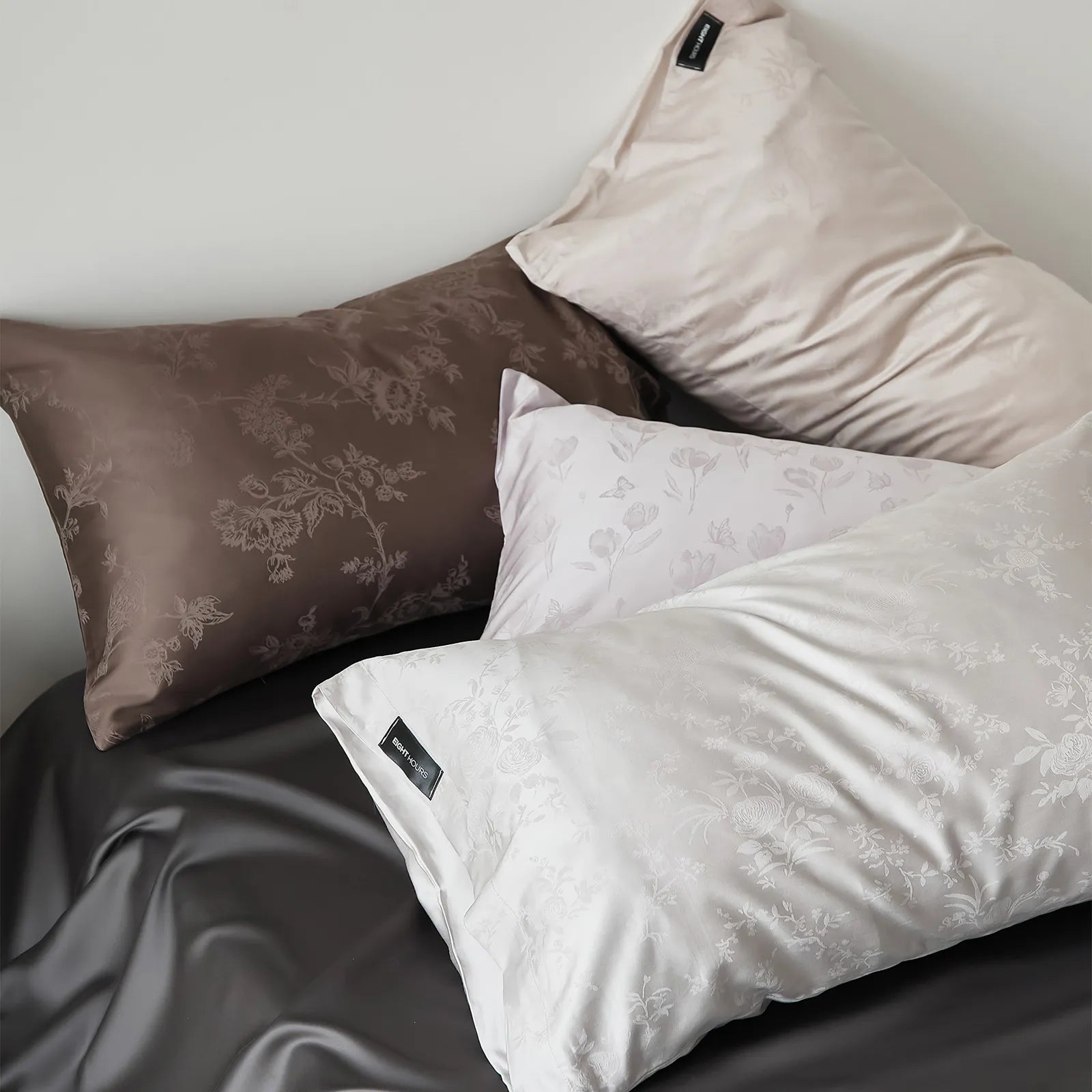 Floral jacquard cooling Tencel pillowcase with smooth Lyocell texture - RoomDen