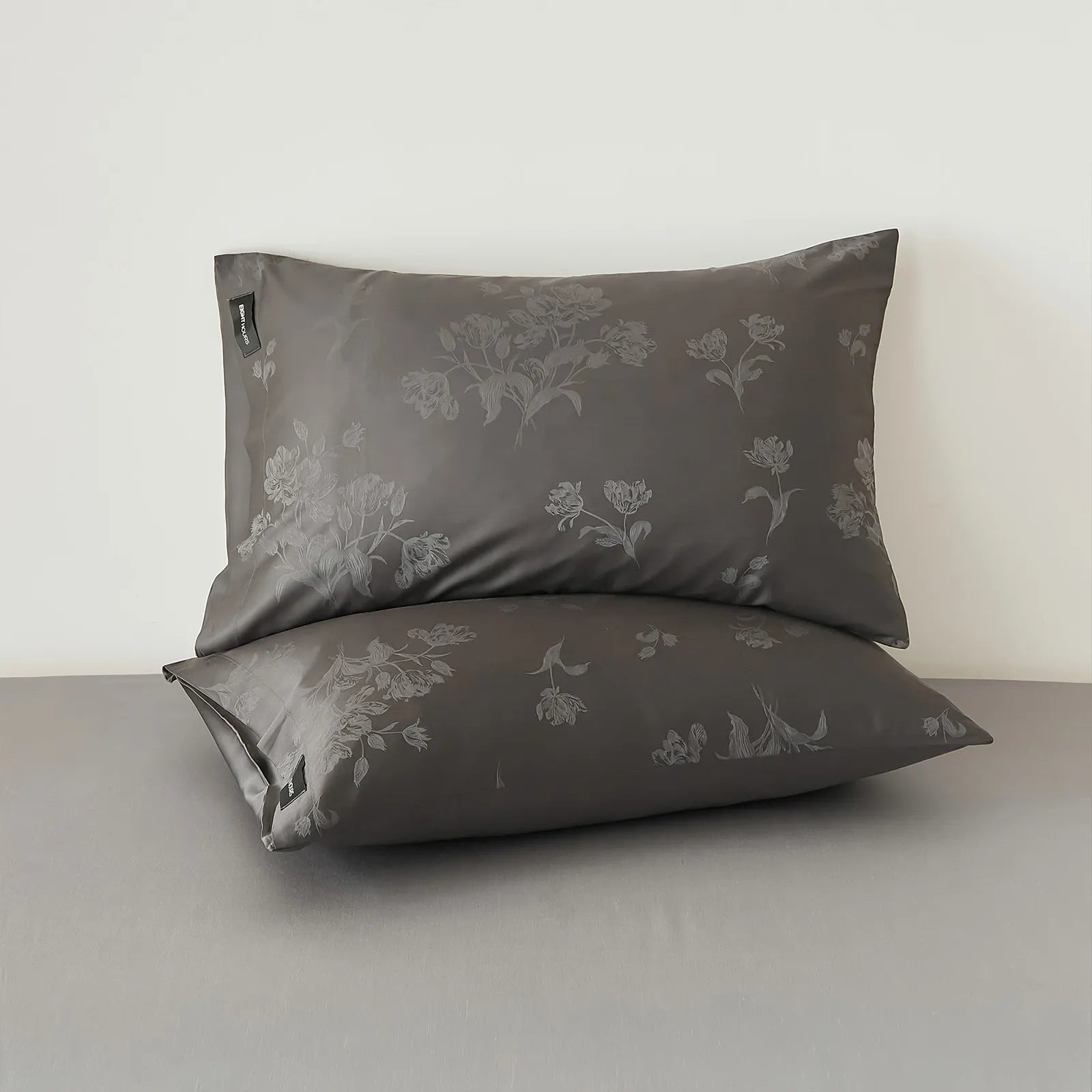 Floral jacquard cooling Tencel pillowcase with smooth Lyocell texture - RoomDen