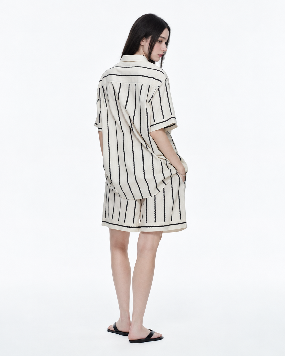 Slateway striped cotton pajama shorts set in black & white, back view - Roomden