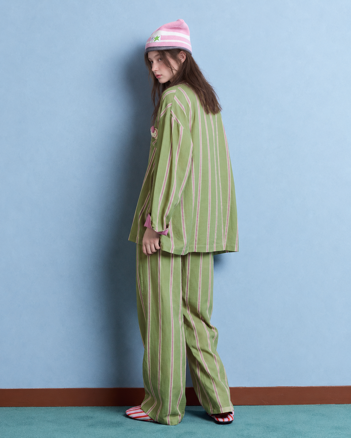 Cat Detail Cotton Gauze Pajama Set – back view of the loose shirt and long pants - Roomden