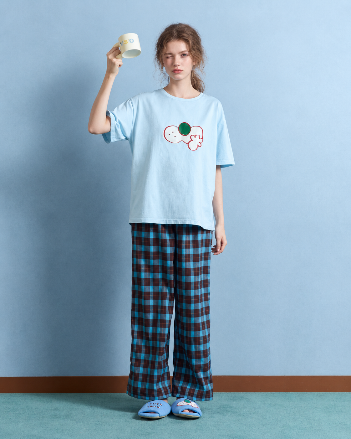 Cat print cotton pajama set – Sky Blue full front view with raised cup - Roomden