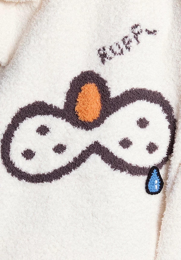 Cat & Star Plush Pajama Set – close-up of the cat motif and plush texture - Roomden