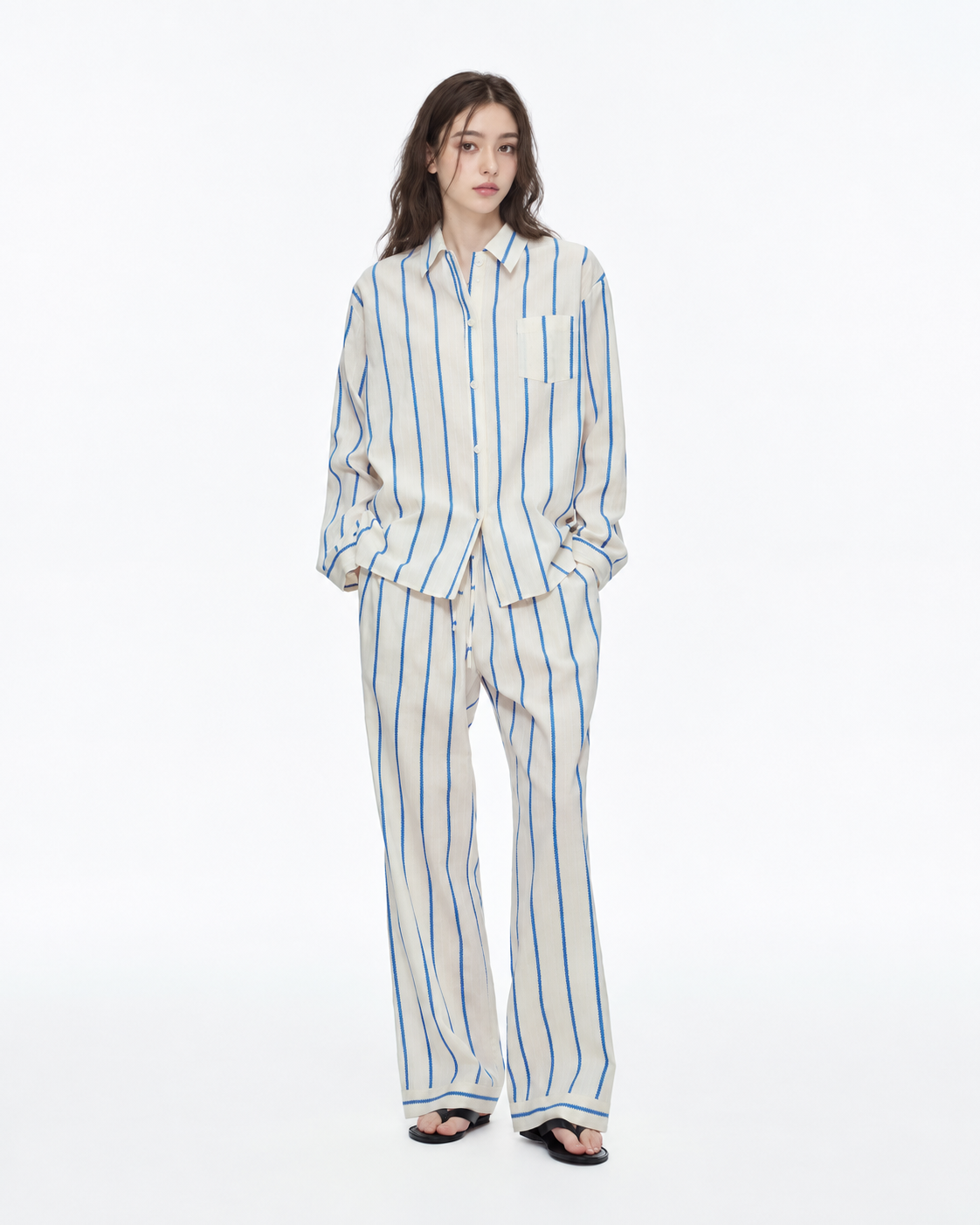 Slateway striped cotton pajama set in blue & white, front view - Roomden