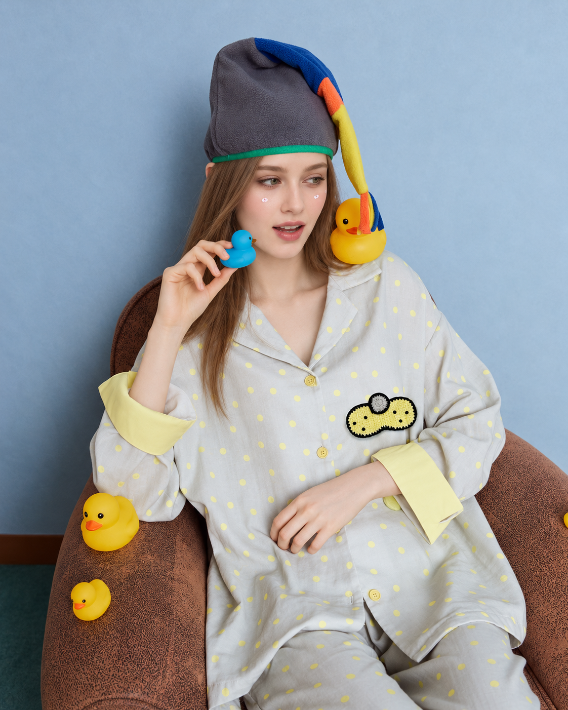 Women's gray and yellow dot cotton gauze pajama set – armchair view holding a blue duck - Roomden