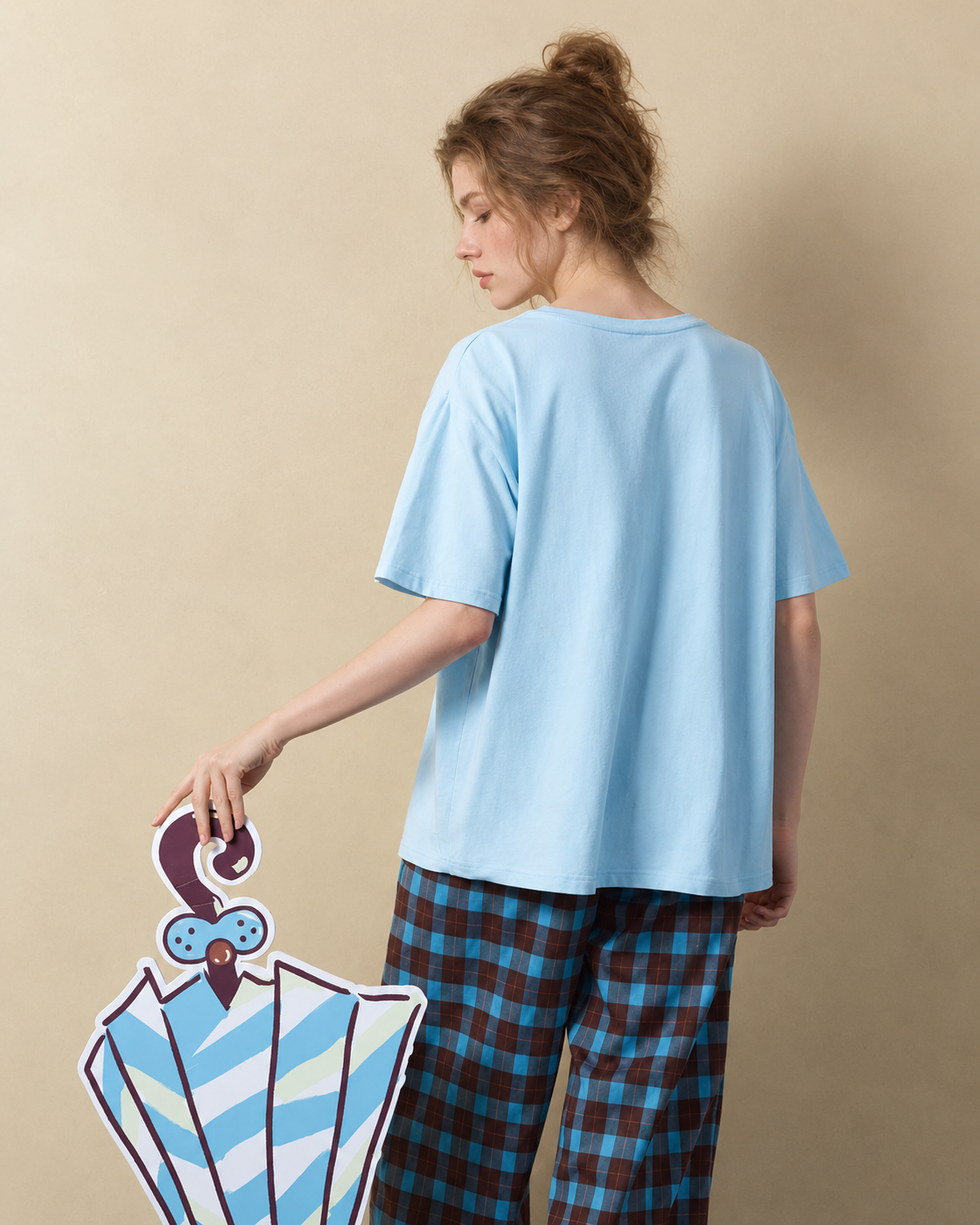 Cat print cotton pajama set – Sky Blue back view holding paper umbrella - Roomden