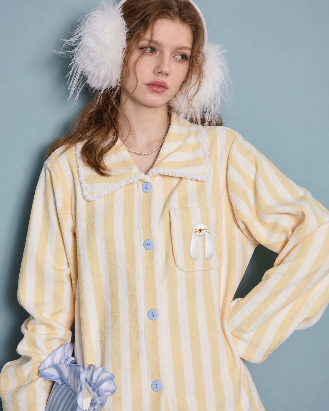 Striped fleece pajama set – plush-edged collar, buttons and rabbit pocket close-up - Roomden