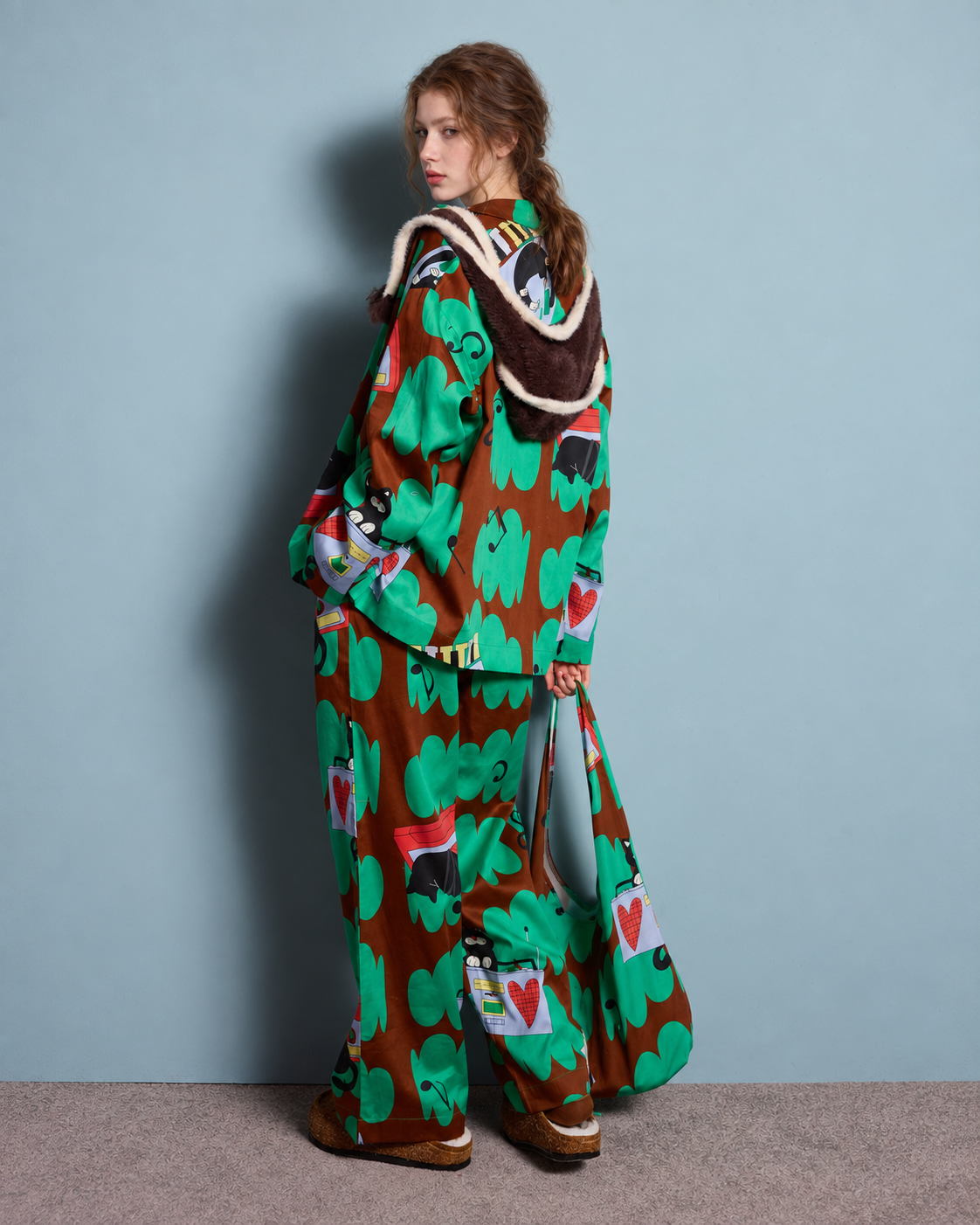 Cat Print Pajama Set – back view of the loose shirt and pants - Roomden