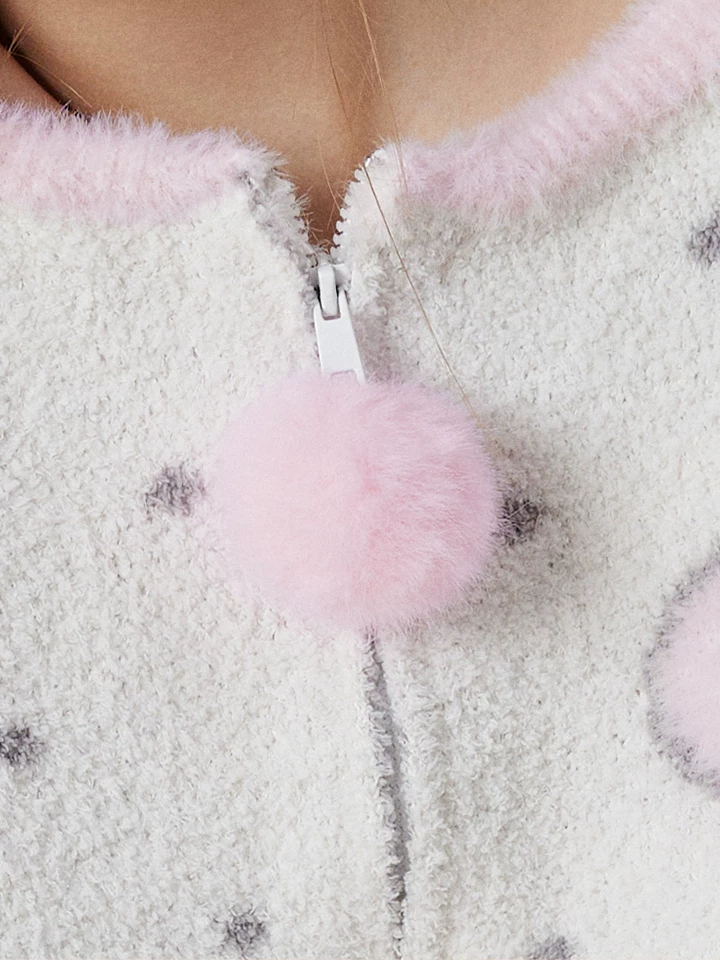 Pom-Pom Zip Fleece Pajama Set – pom-pom zipper and neckline detail - Roomden