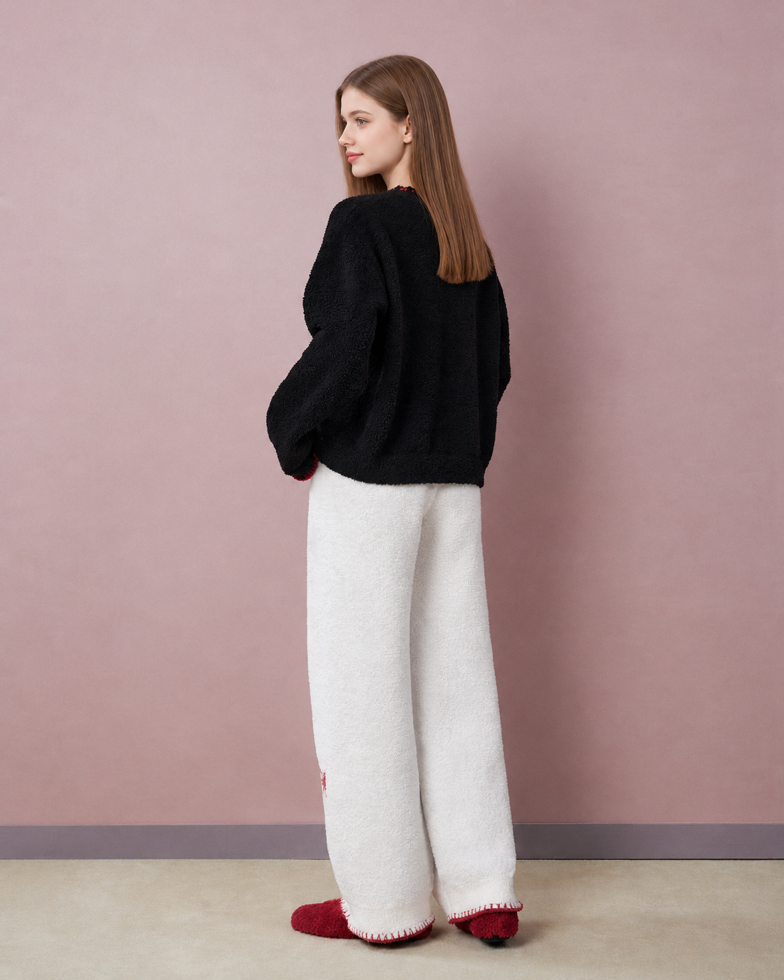 Rabbit & Bow Fleece Pajama Set – rear view of the relaxed top and full-length trousers - Roomden