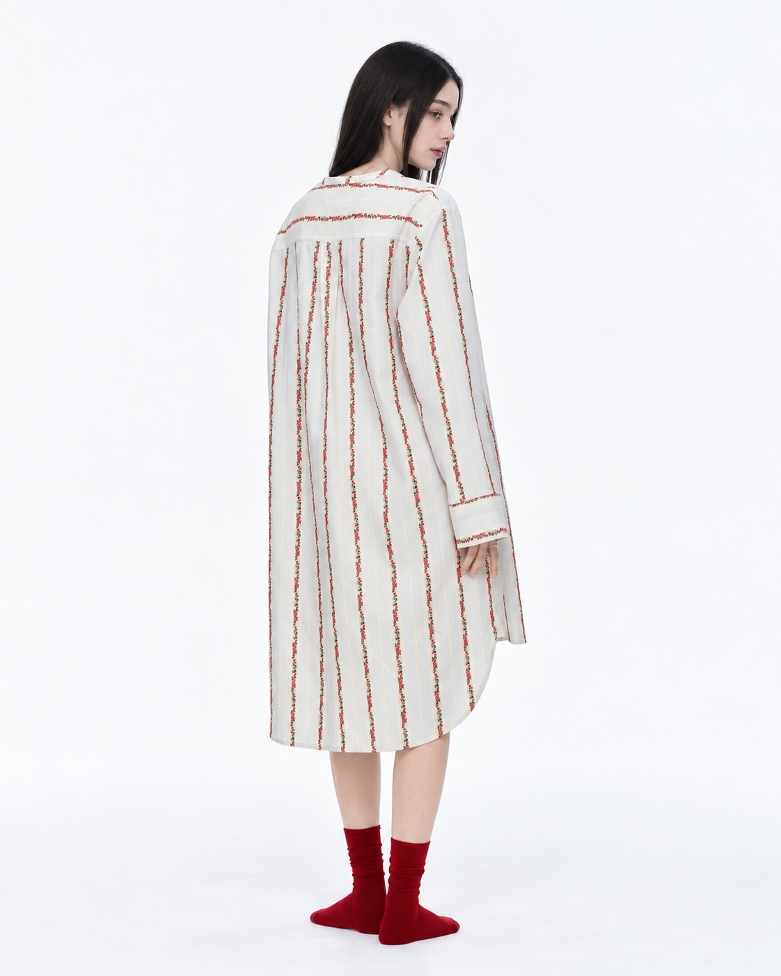 Roseledger cotton nightgown – Cream Rose Stripe, back view of the yoke and pleats - Roomden