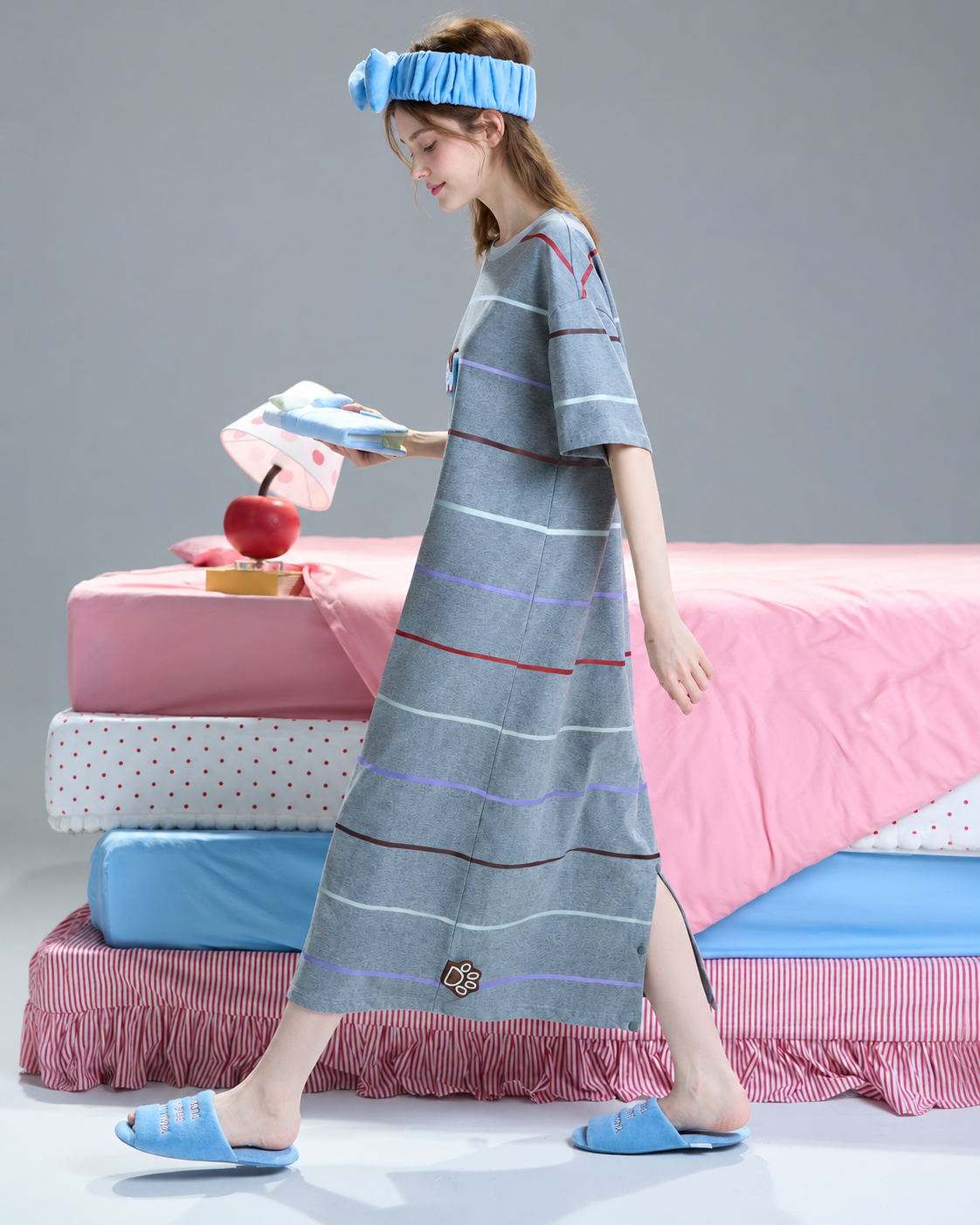 Cat striped one-piece pajamas – Side walking view - Roomden