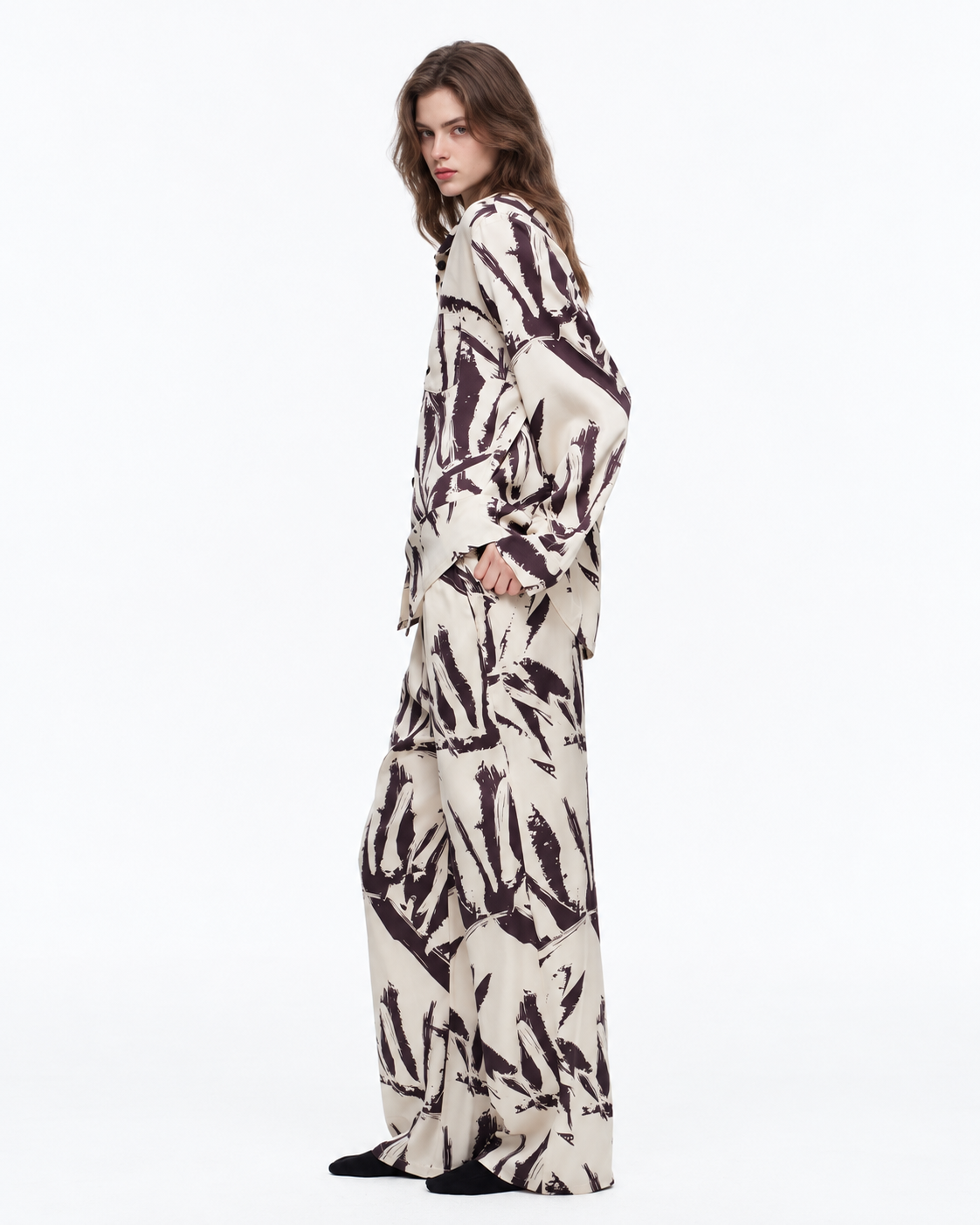 Brushstroke Palm Viscose-Rayon Pajama Set – side view looking back - Roomden