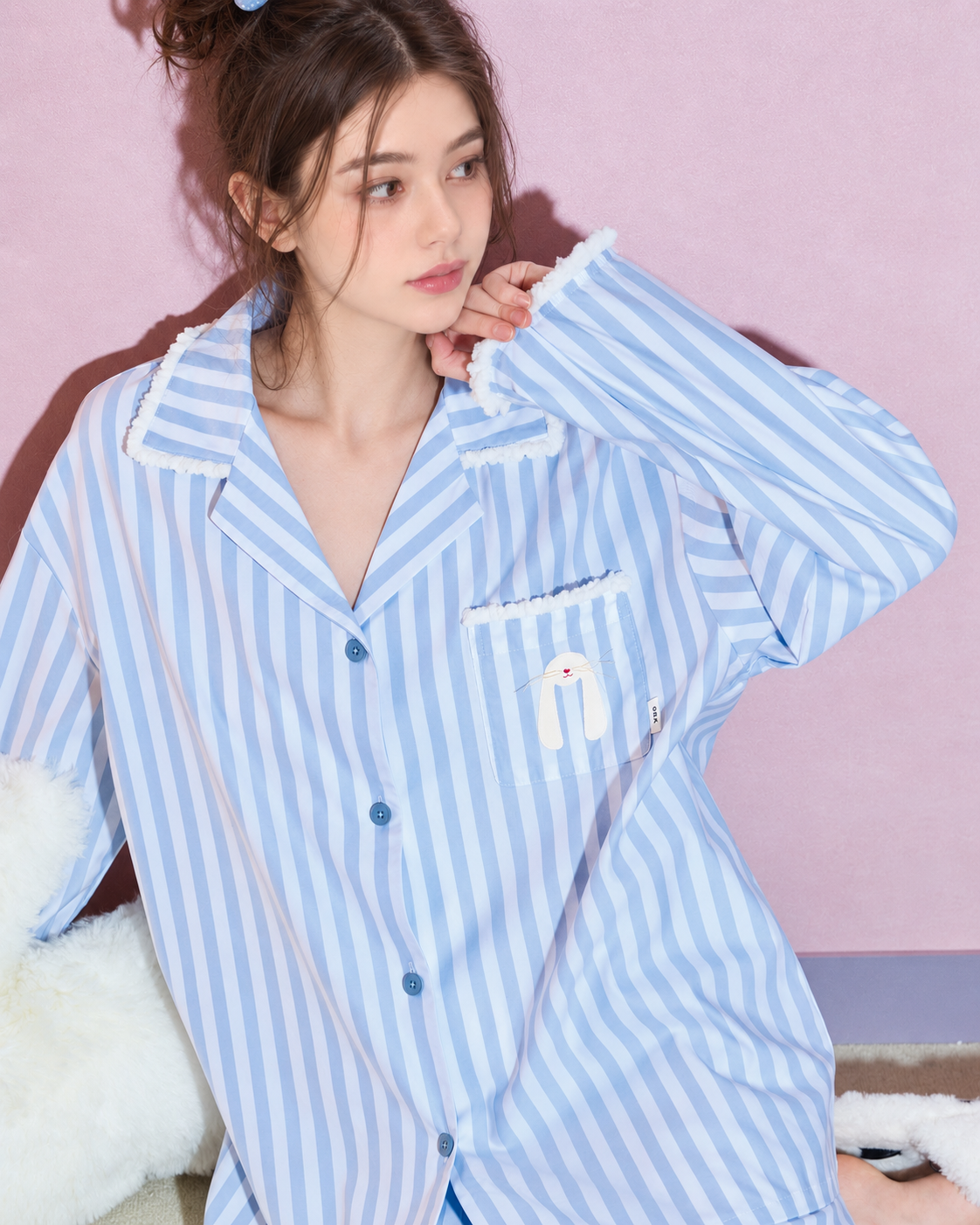 Blue Stripe Bunny Pocket Cotton Pajama Set – upper-body view of the collar and bunny pocket - Roomden