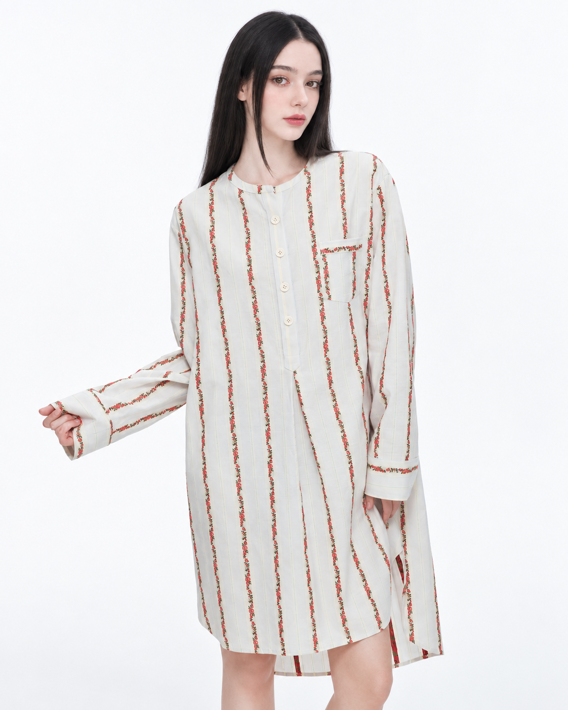 Roseledger cotton nightgown – Cream Rose Stripe, closer front view of the neckline and pocket - Roomden