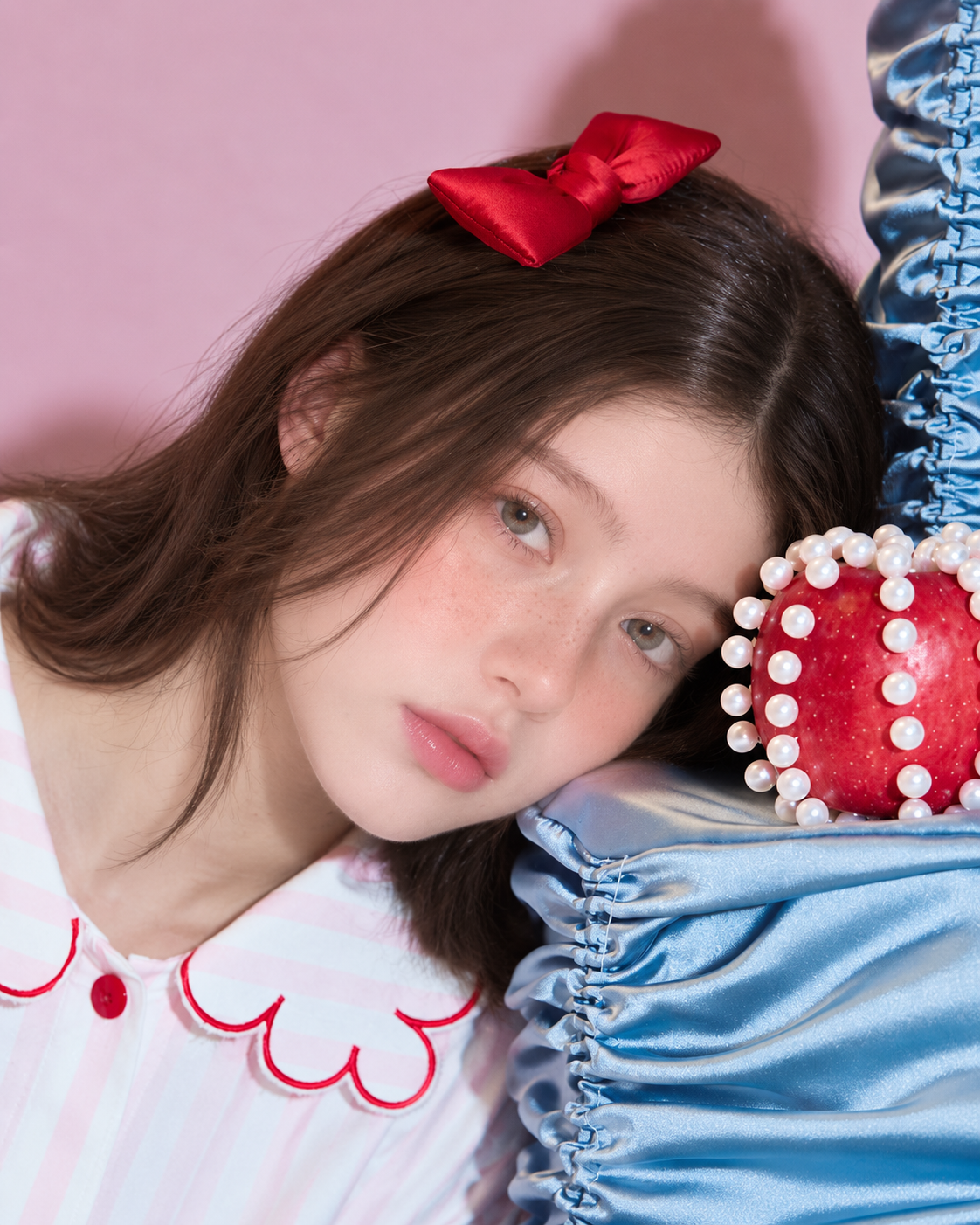 Scalloped collar striped cotton pajama set – pink and white, scalloped collar close-up - Roomden