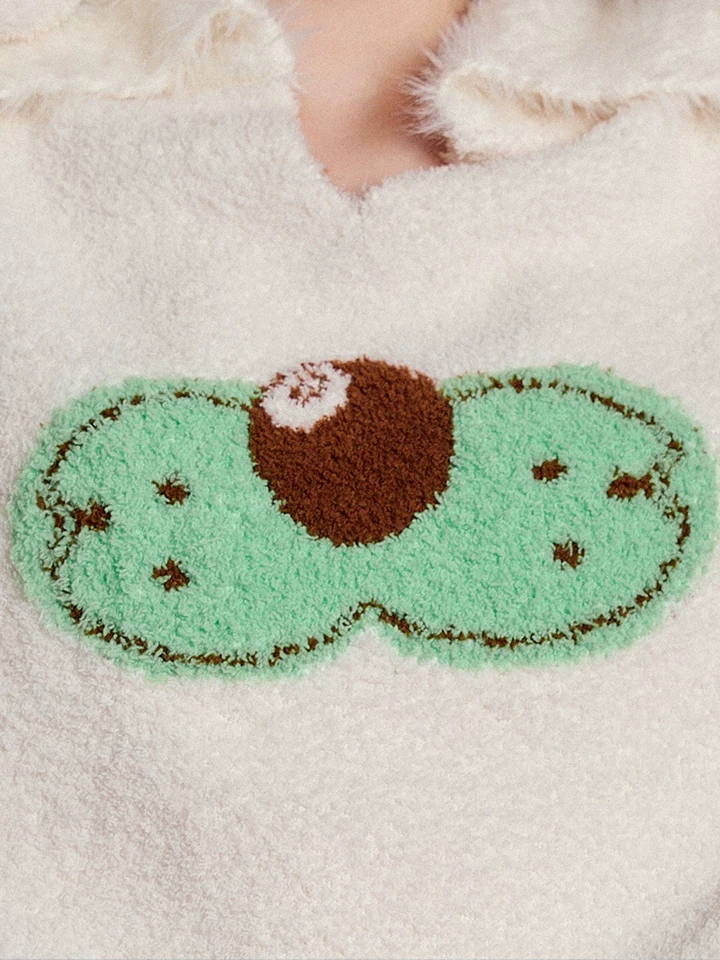 Cat Motif and Stripe Fleece Pajama Set - Cat motif fleece detail - Roomden